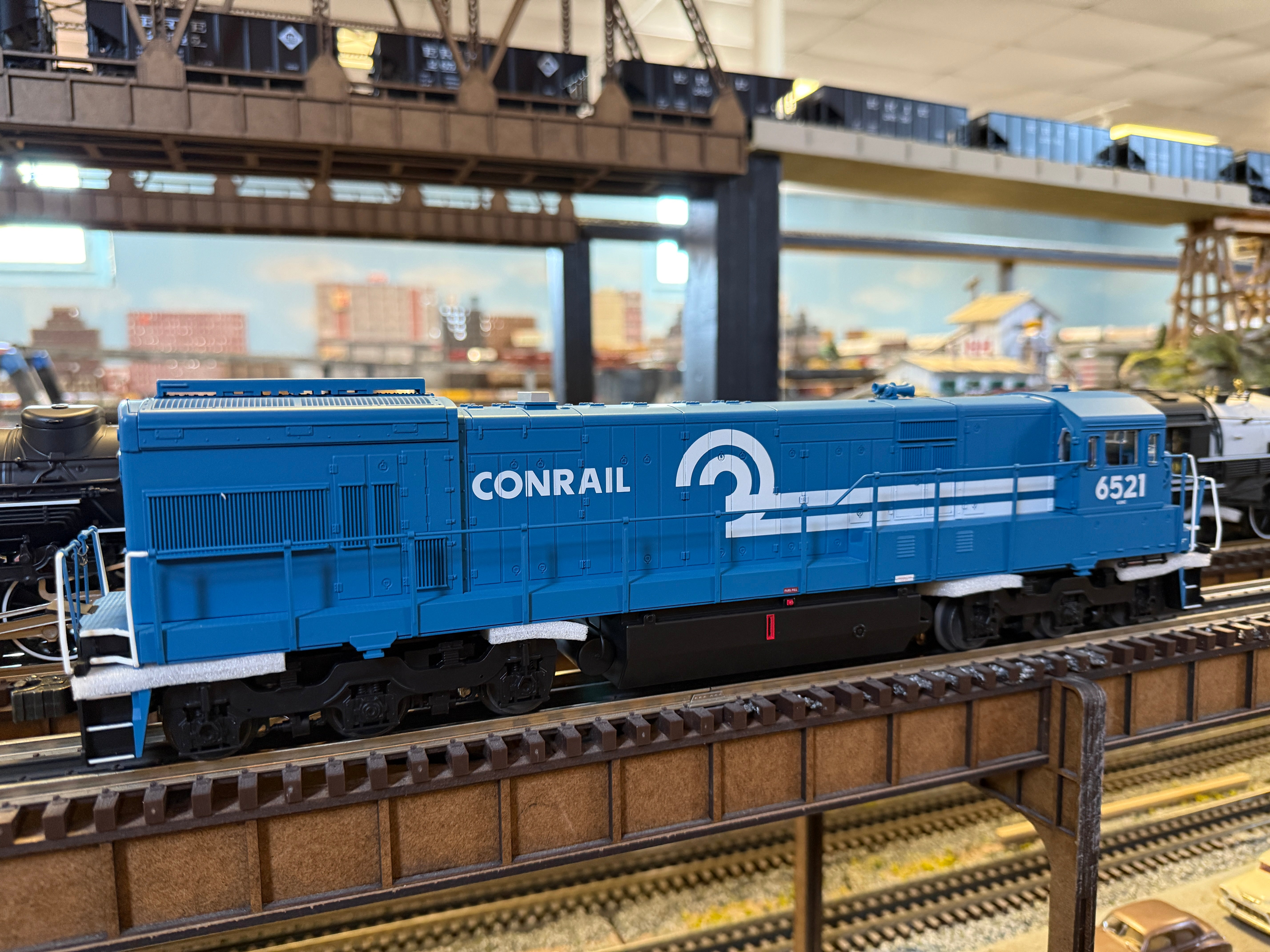 Lionel 2433732 - Legacy U28C Diesel Locomotive "Conrail" #6530