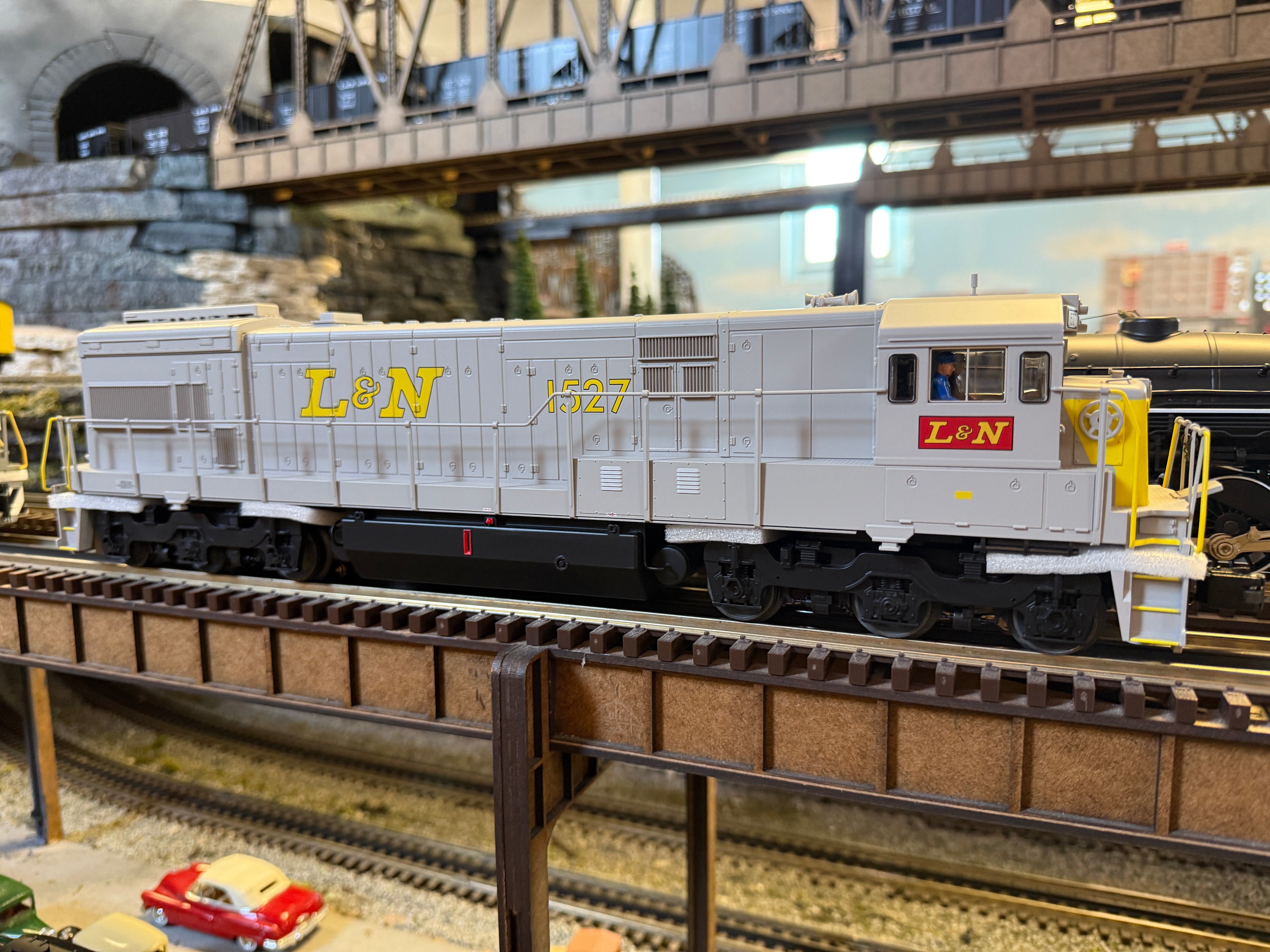 Lionel 2433742 - Legacy U28C Diesel Locomotive "Louisville & Nashville" #1530