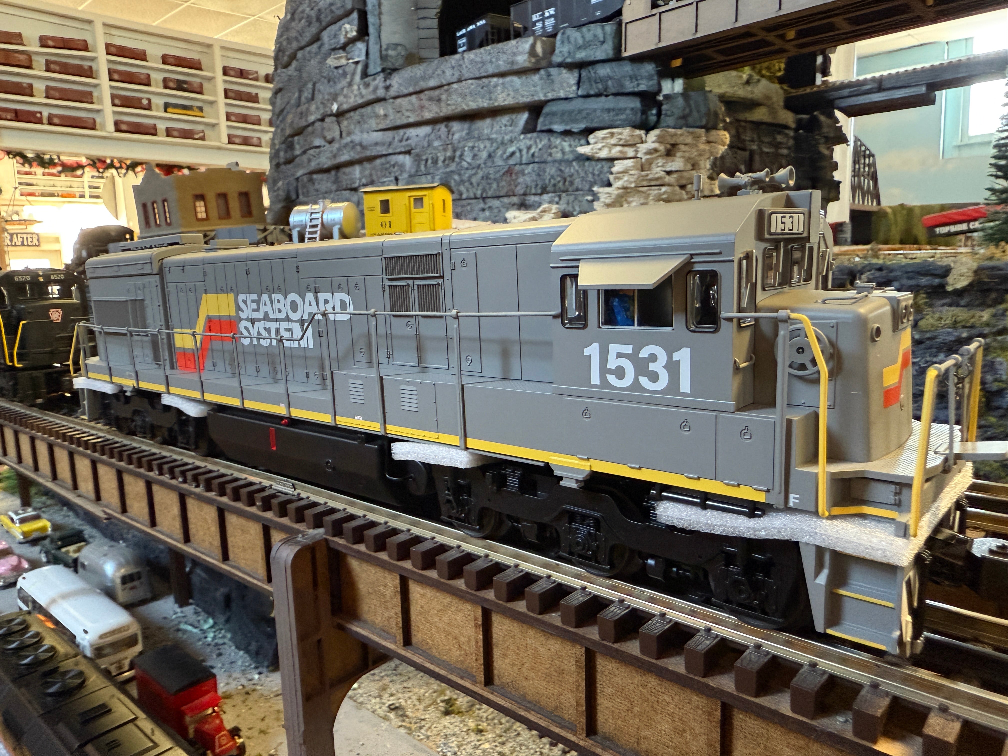 Lionel 2433772 - Legacy U28C Diesel Locomotive "Seaboard System" #1532