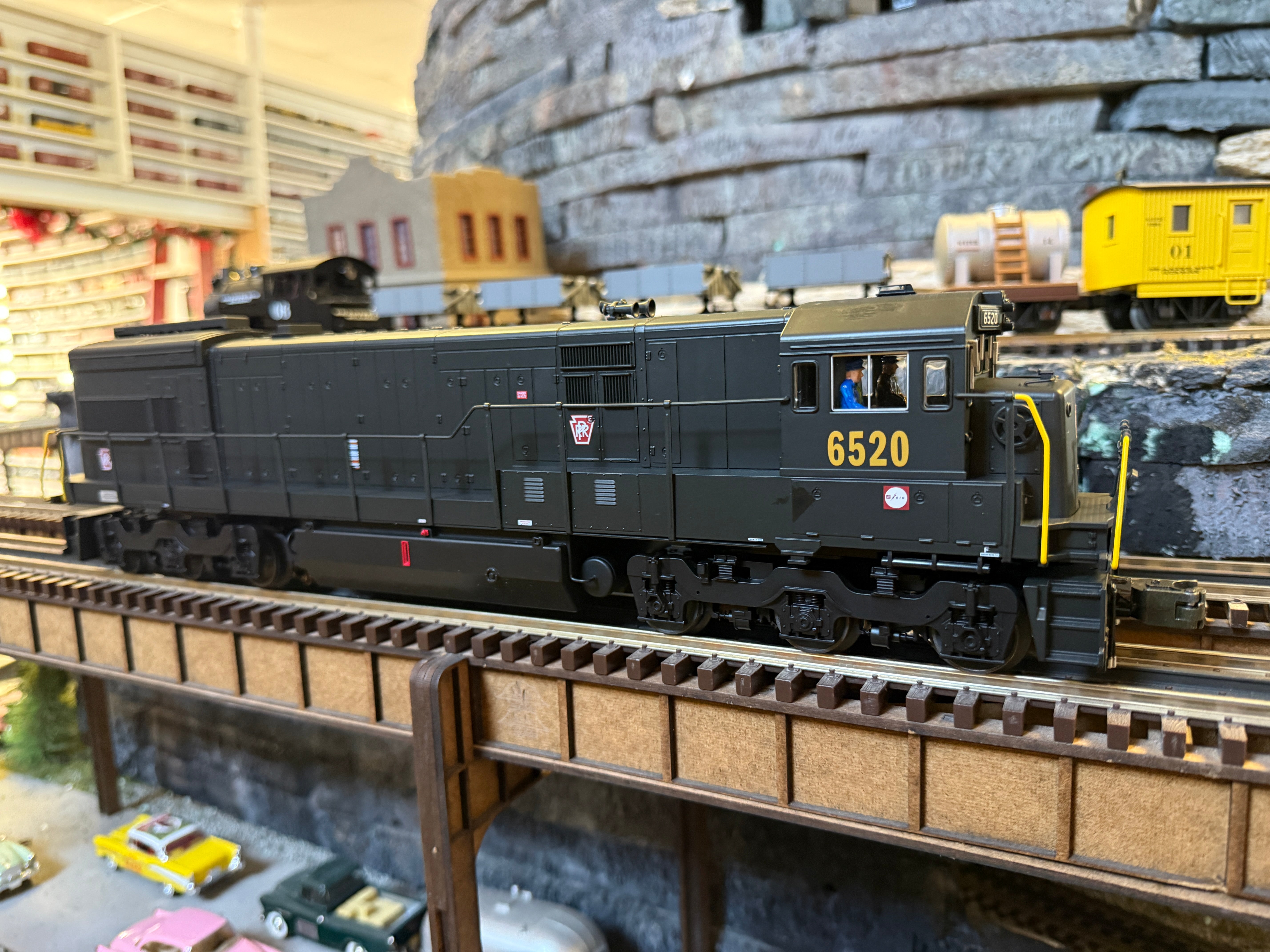 Lionel 2433752 - Legacy U28C Diesel Locomotive "Pennsylvania" #6528