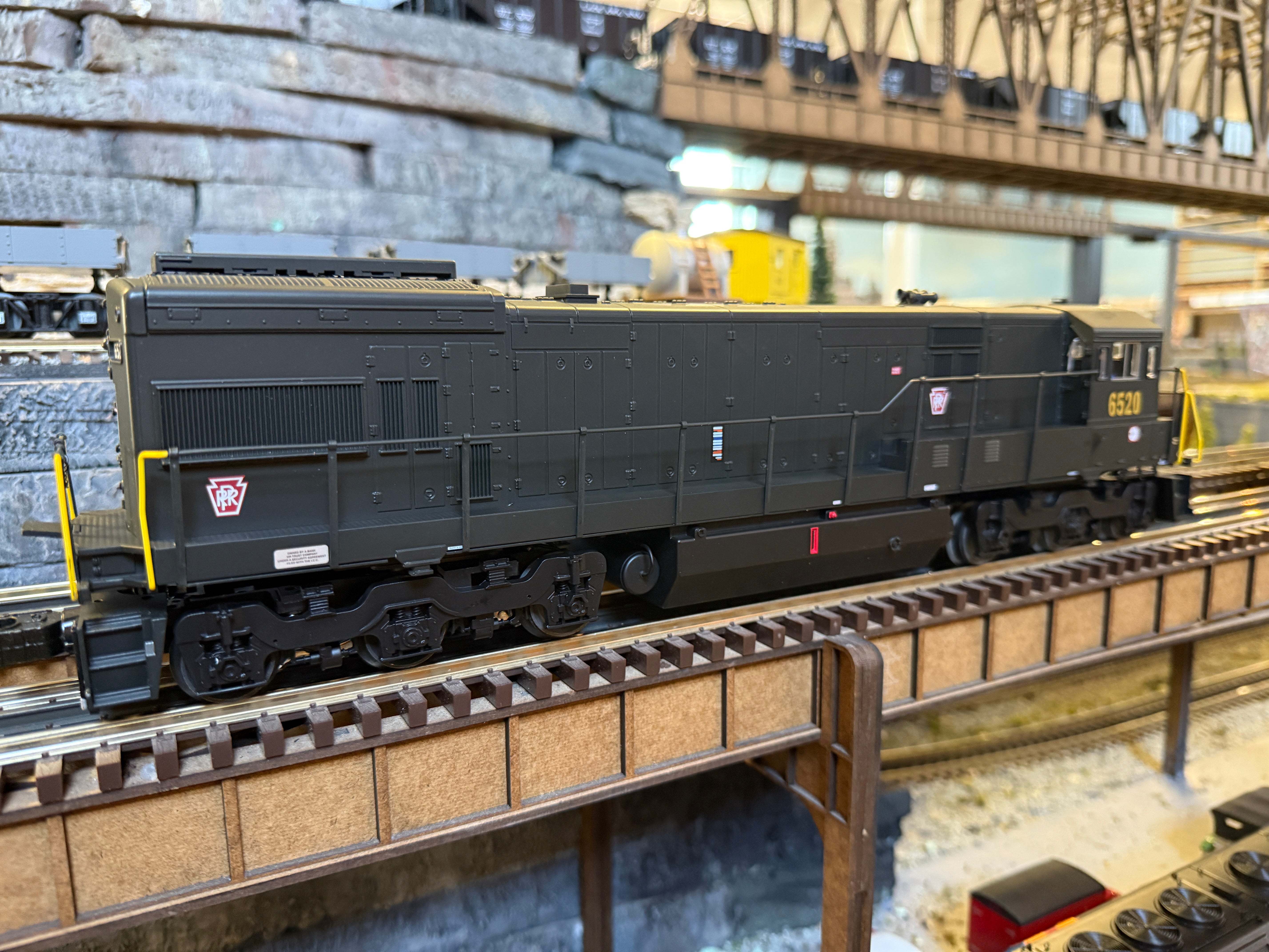 Lionel 2433751 - Legacy U28C Diesel Locomotive "Pennsylvania" #6520