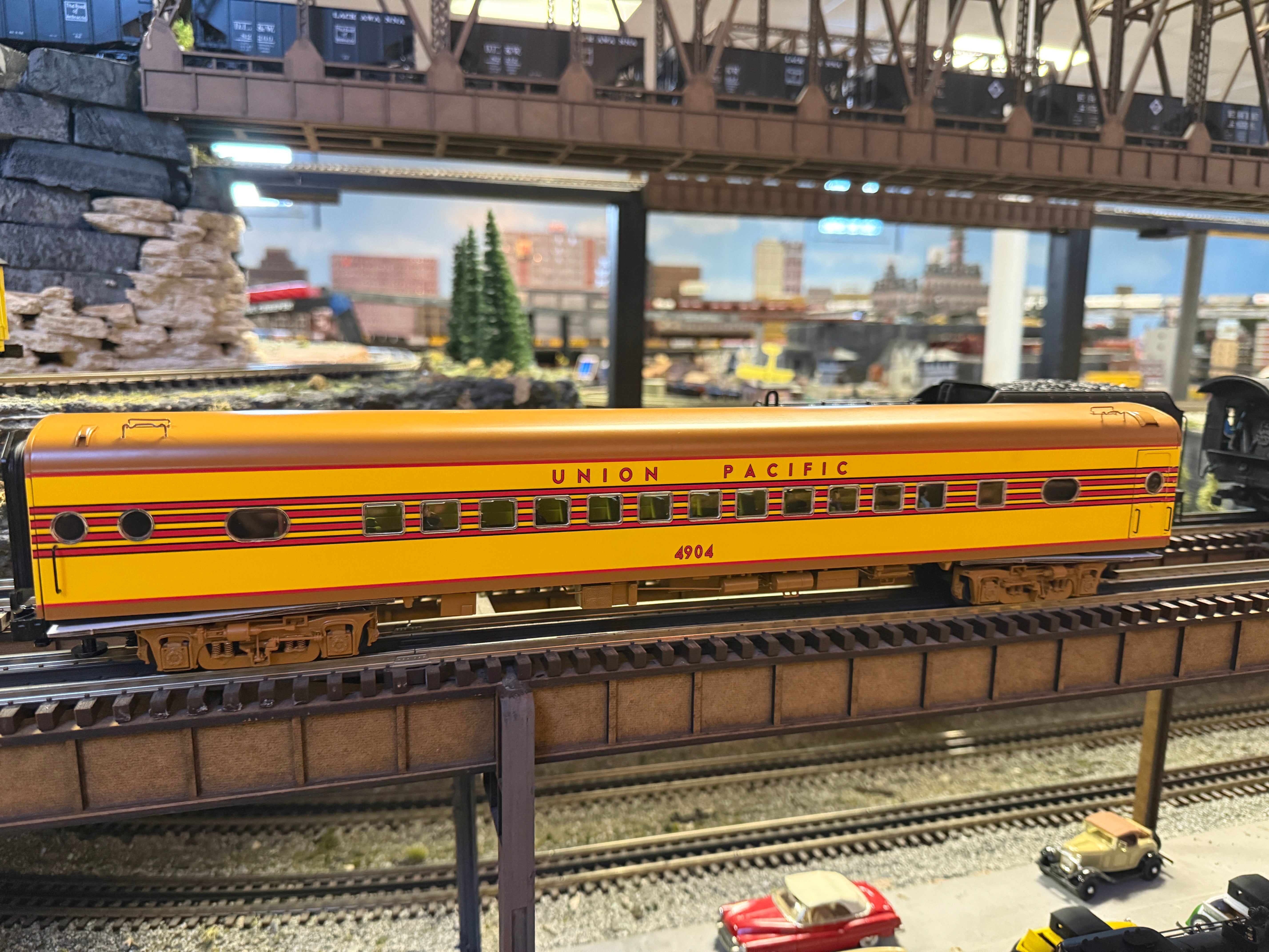 Lionel 2427520 - 18" Aluminum Passenger Car "Union Pacific" (4-Car)