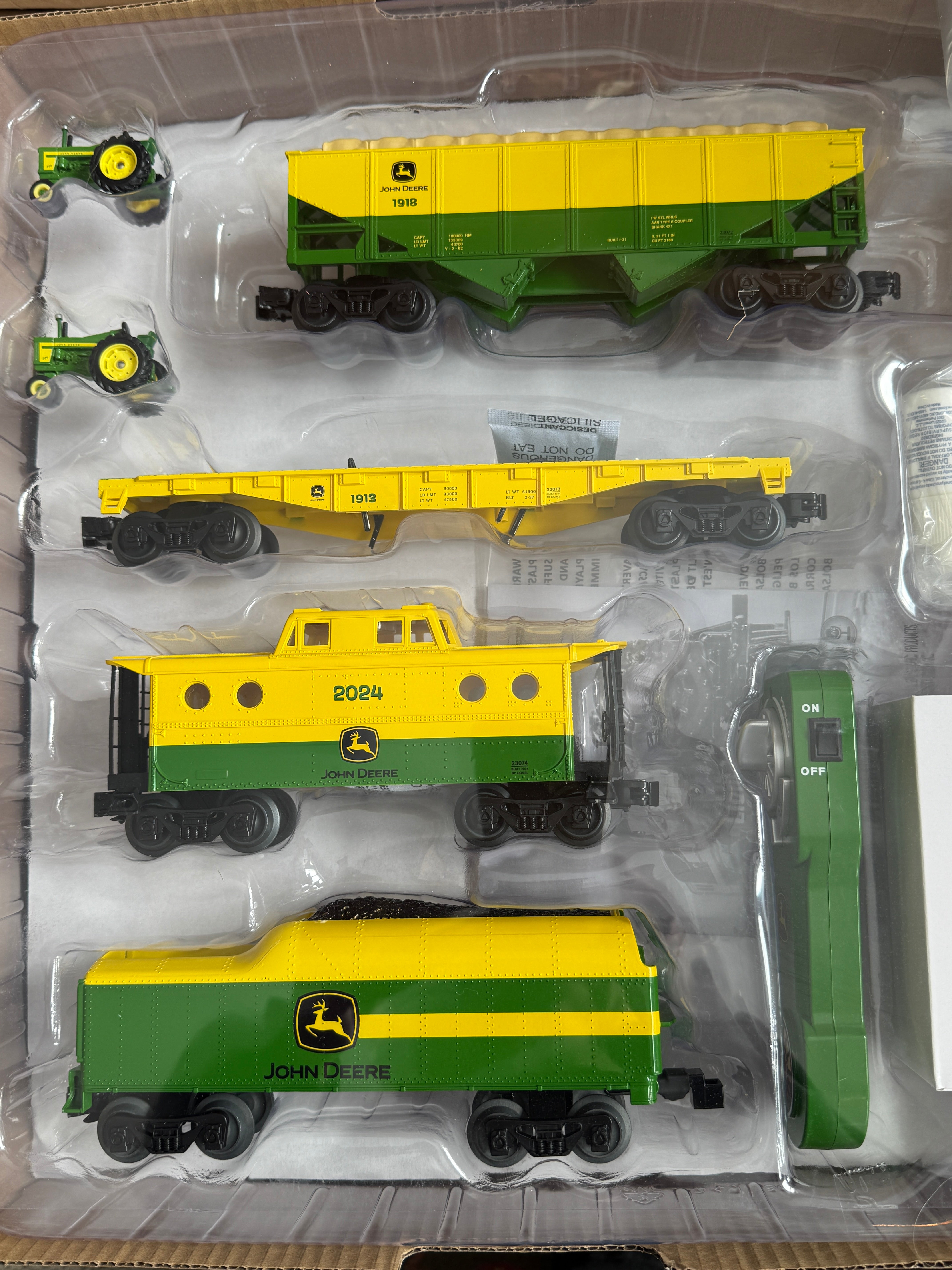 Lionel 2423070 - LionChief "John Deere" Steam Freight Set w/ Bluetooth 5.0