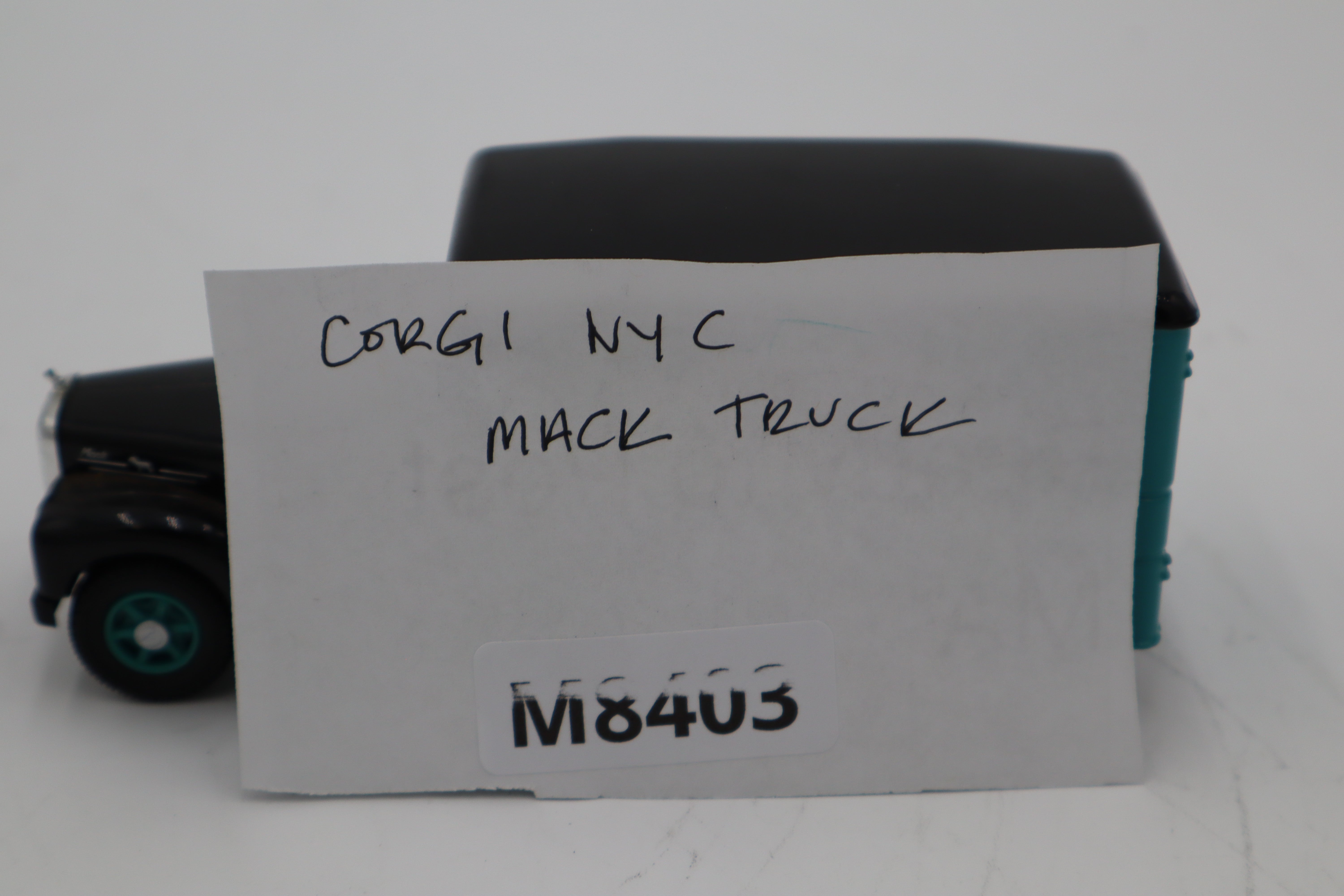 Corgi NYC Mack Truck-Second hand-M8403