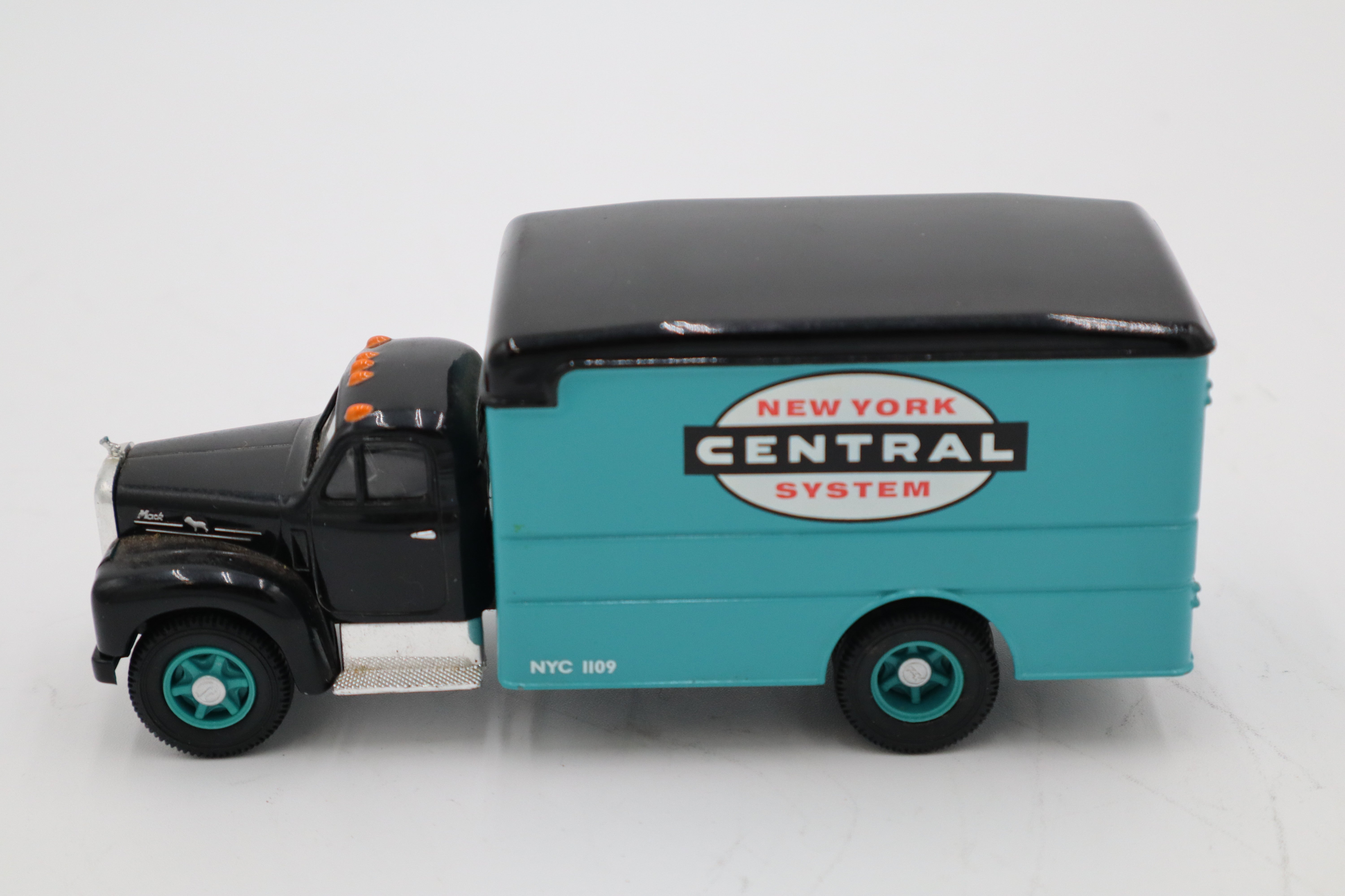 Corgi NYC Mack Truck-Second hand-M8403