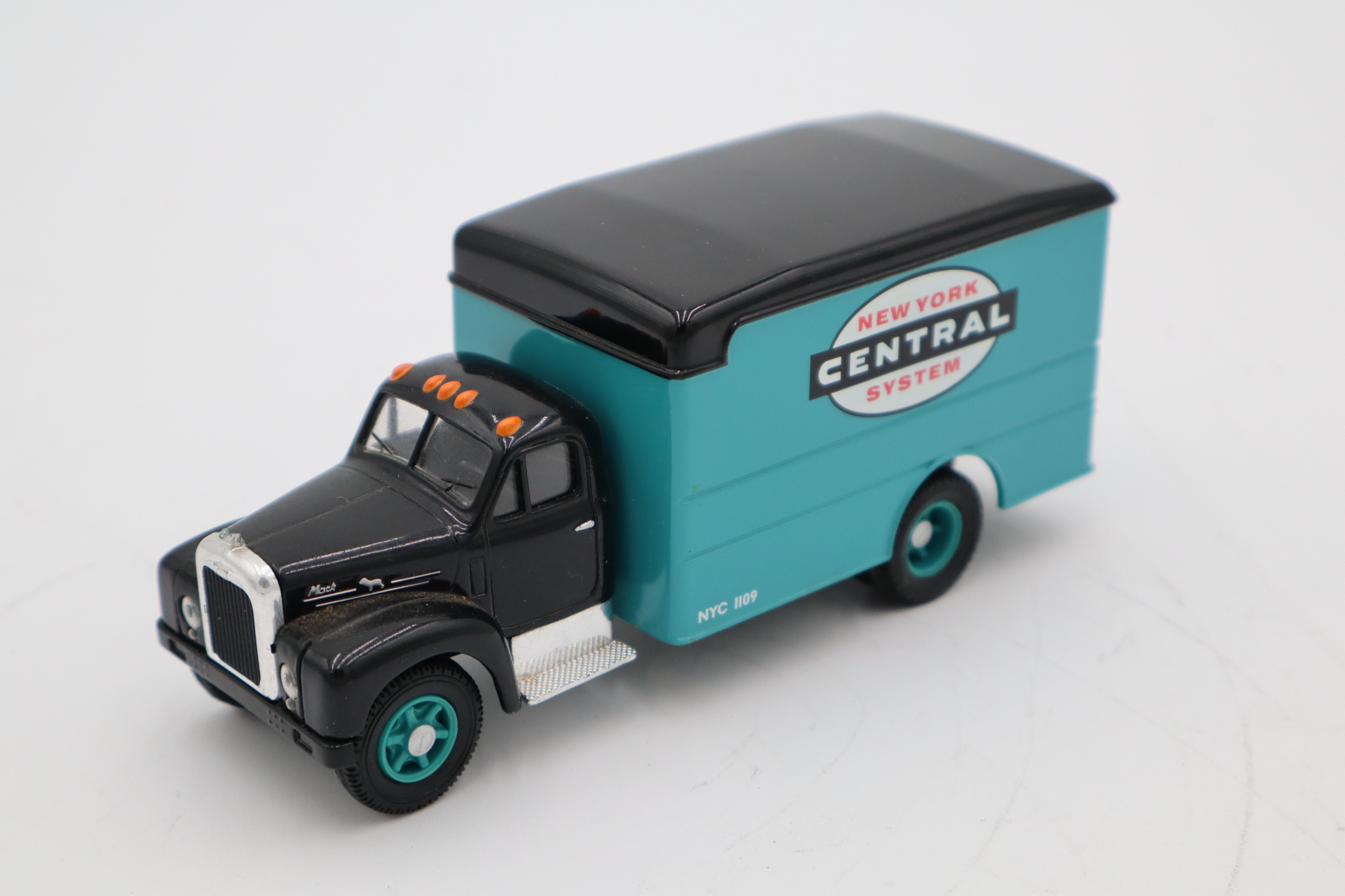 Corgi NYC Mack Truck-Second hand-M8403