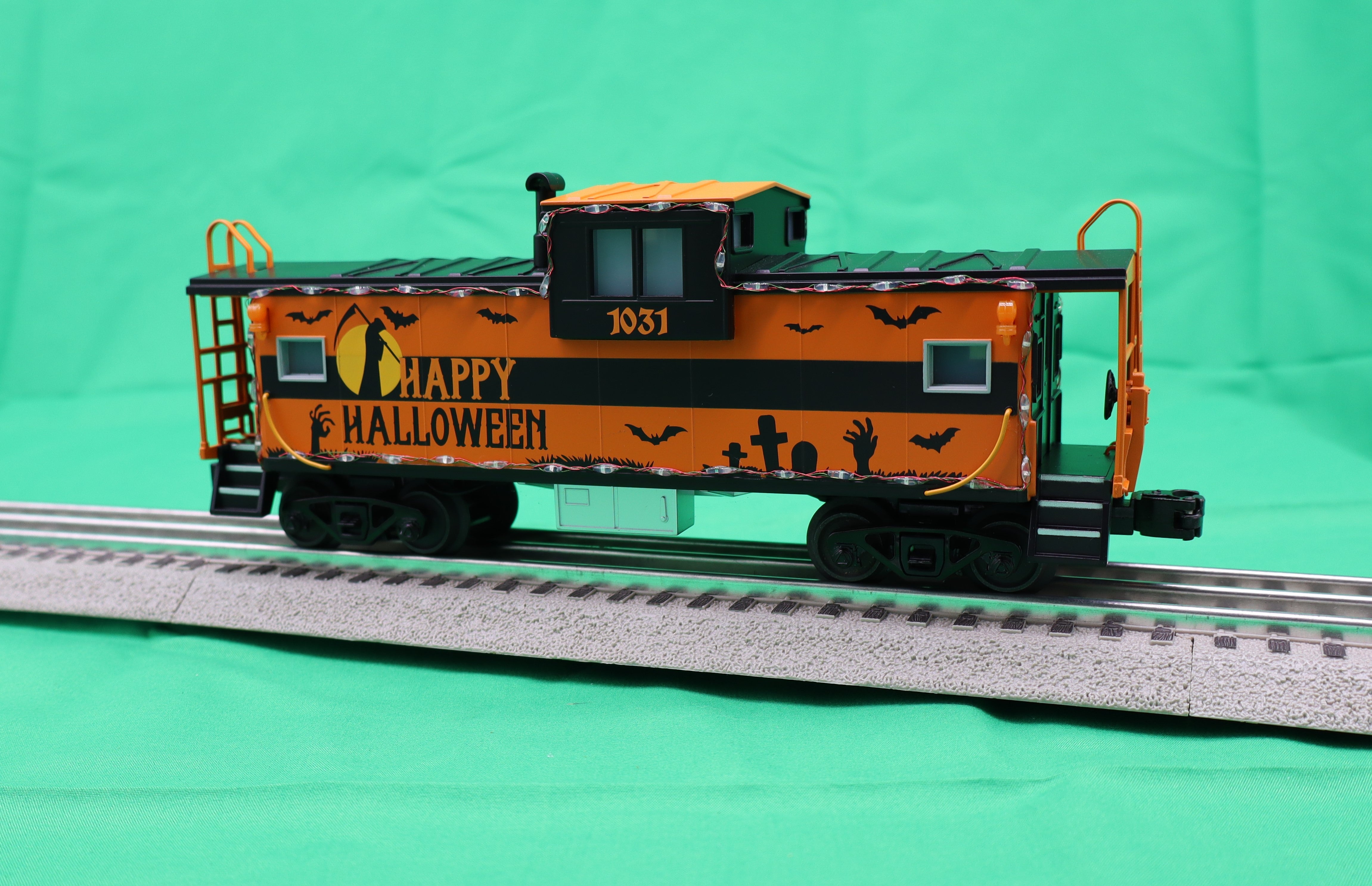 MTH 30-77398 - Extended Vision Caboose "Halloween" w/ LED lights