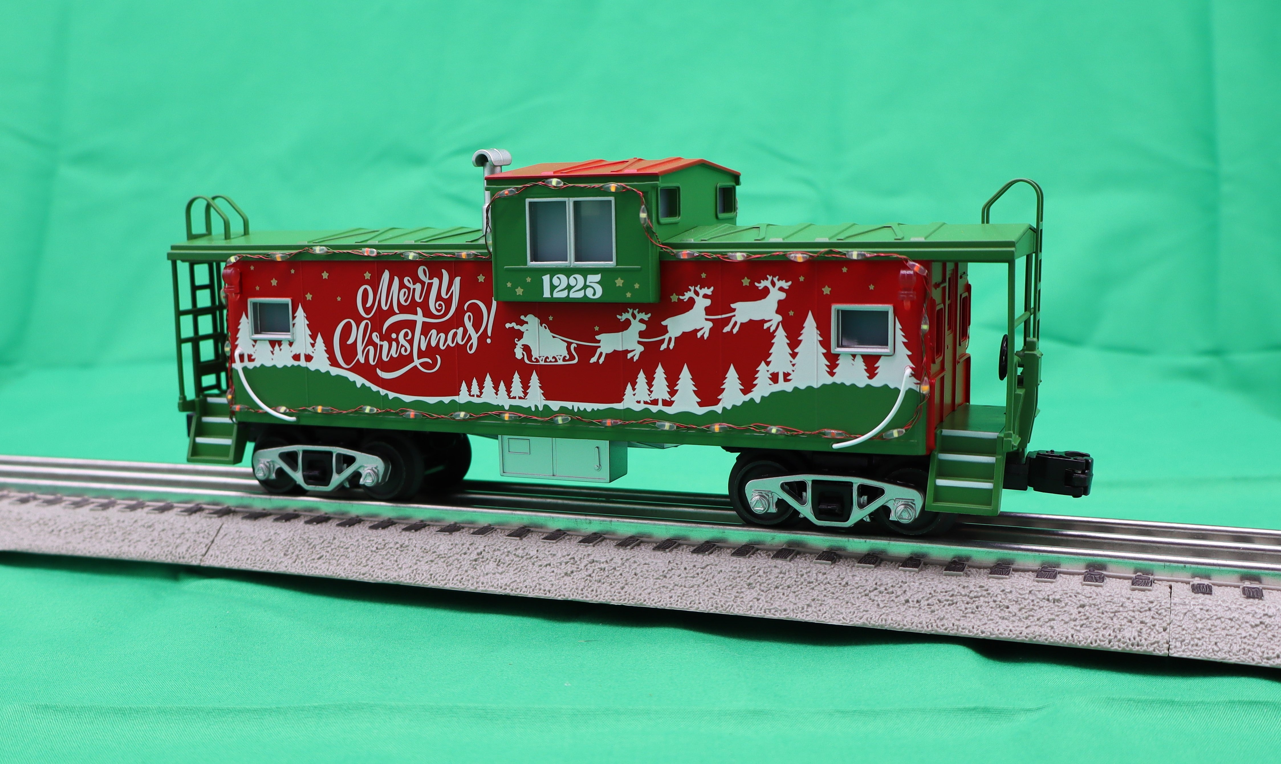 MTH 30-77399  - Extended Vision Caboose "Christmas" #1225 w/ LED Lights