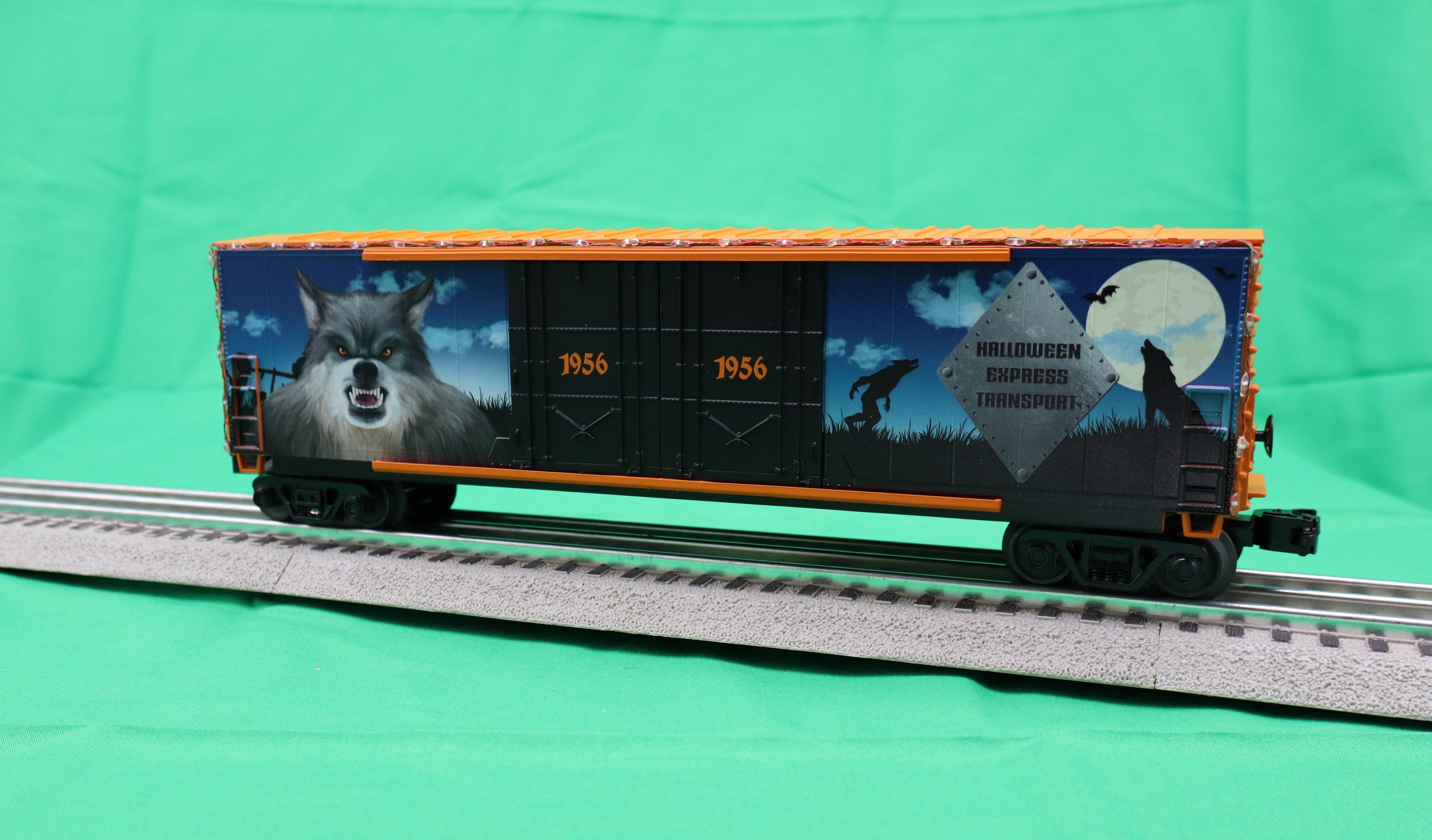 MTH 30-70130 - 50’ Double Door Plugged Boxcar "Halloween" w/ LED Lights Set (4-Car)