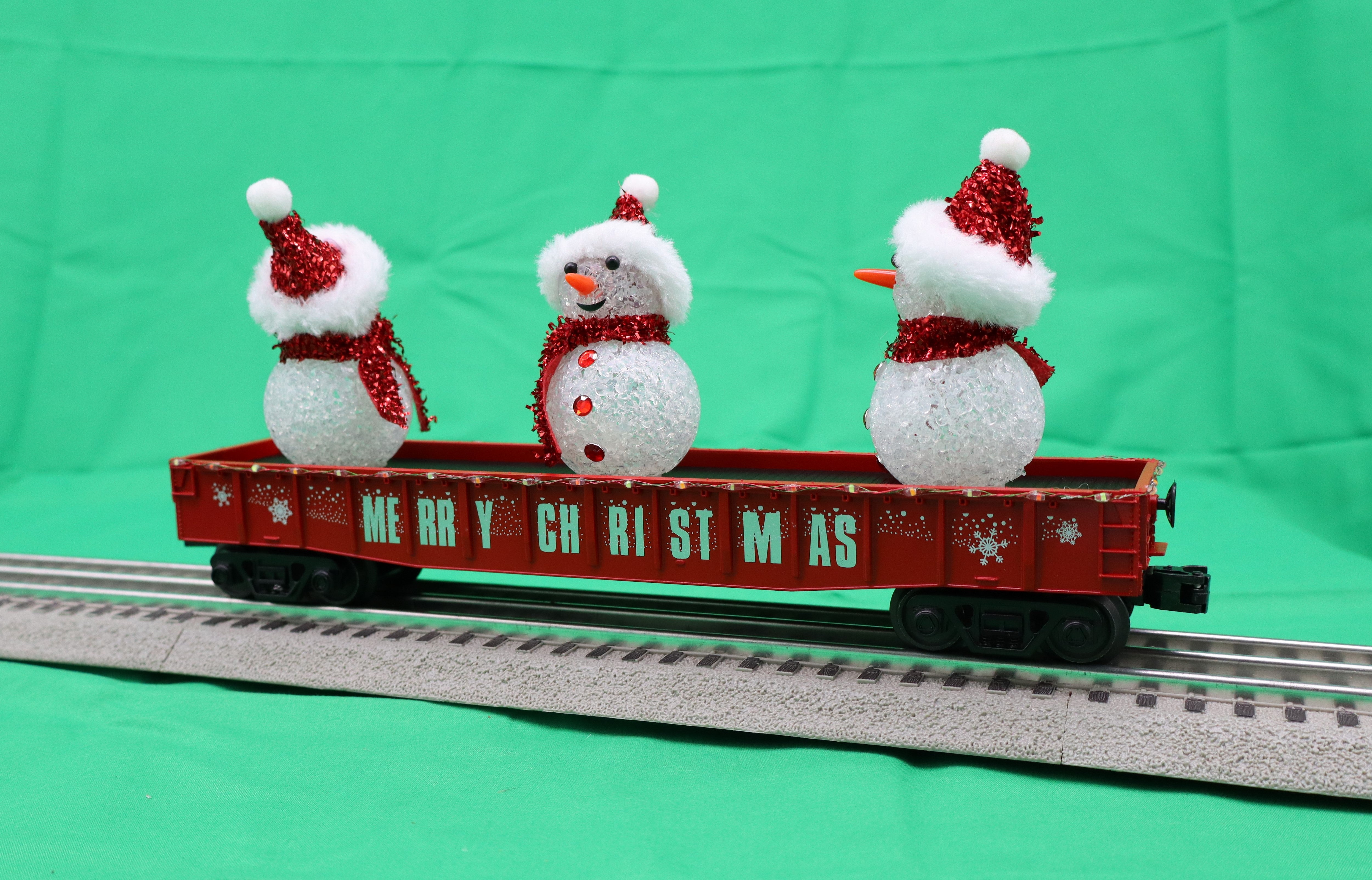 MTH 30-72247 - Gondola Car "Christmas" #2024 w/ LED Christmas Lights & Lighted Snowmen (Red)