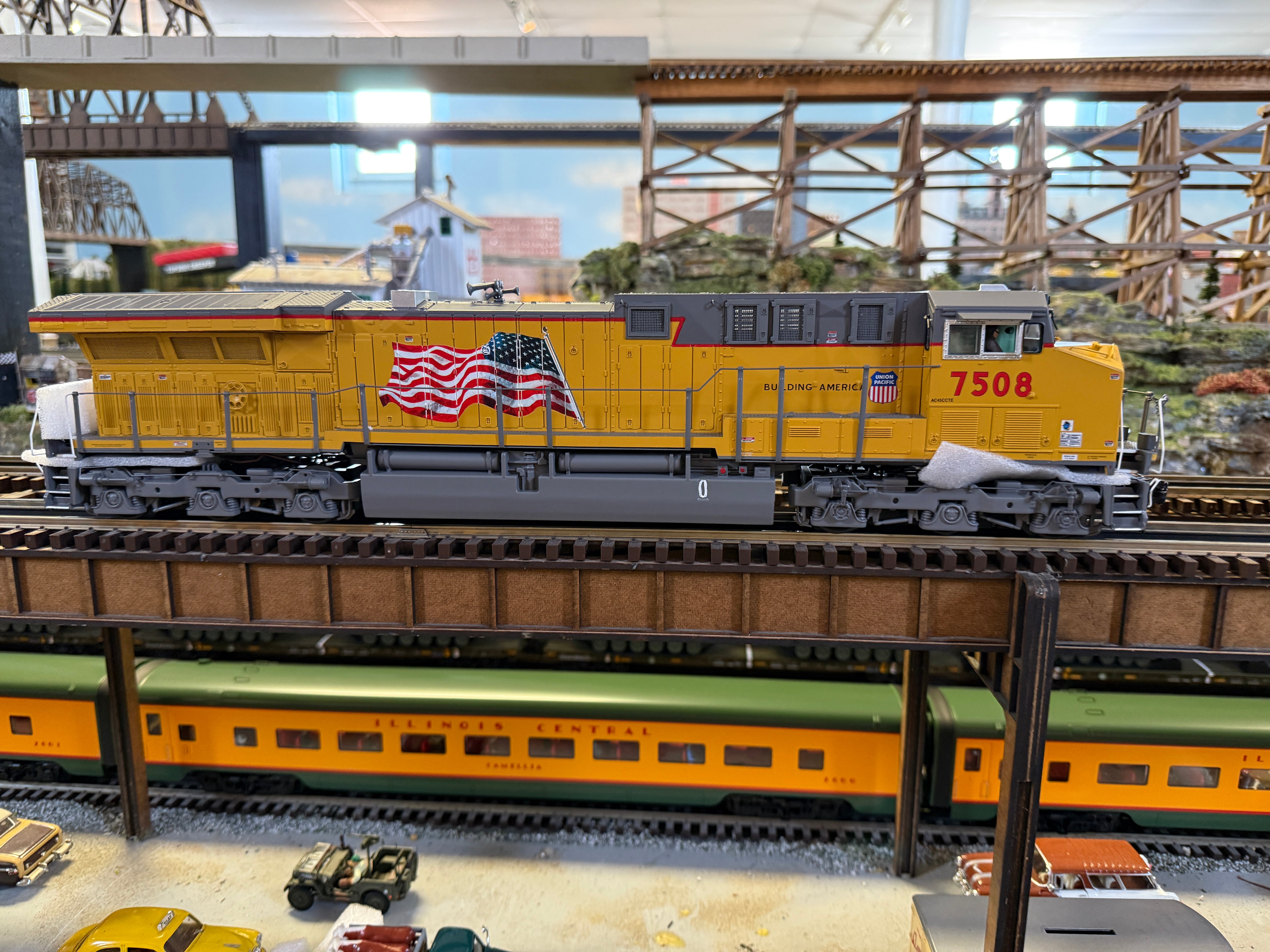 A VINTAGE MANTUA HO SCALE UNION PACIFIC GP-20 POWERED DIESEL ENGINE A VINTAGE MANTUA HO SCALE UNION PACIFIC GP-20 POWERED DIESEL ENGINE