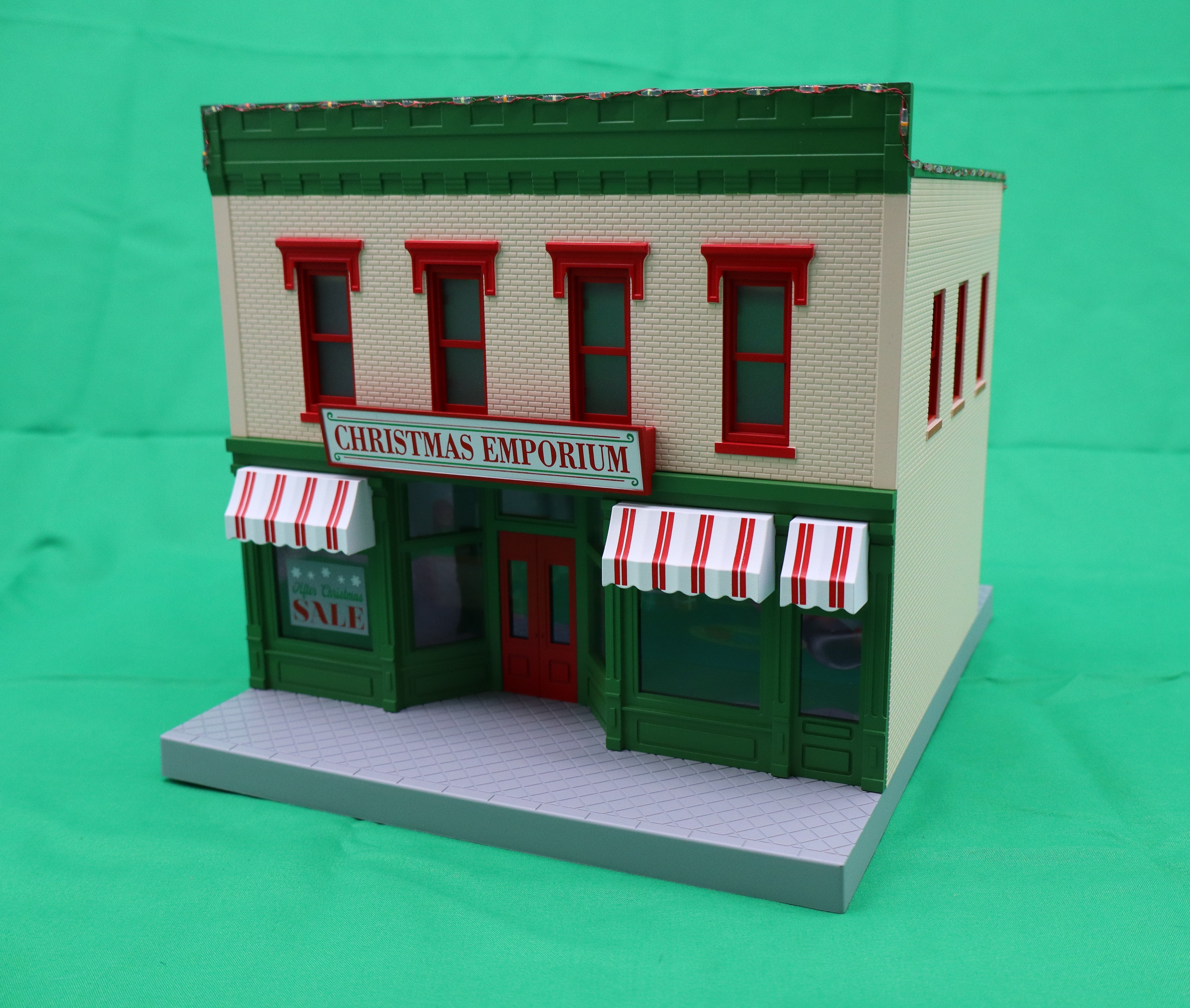 MTH 30-90683 - 2-Story City Building 1 "Elf Expressions Christmas Emporium" w/ LEDs