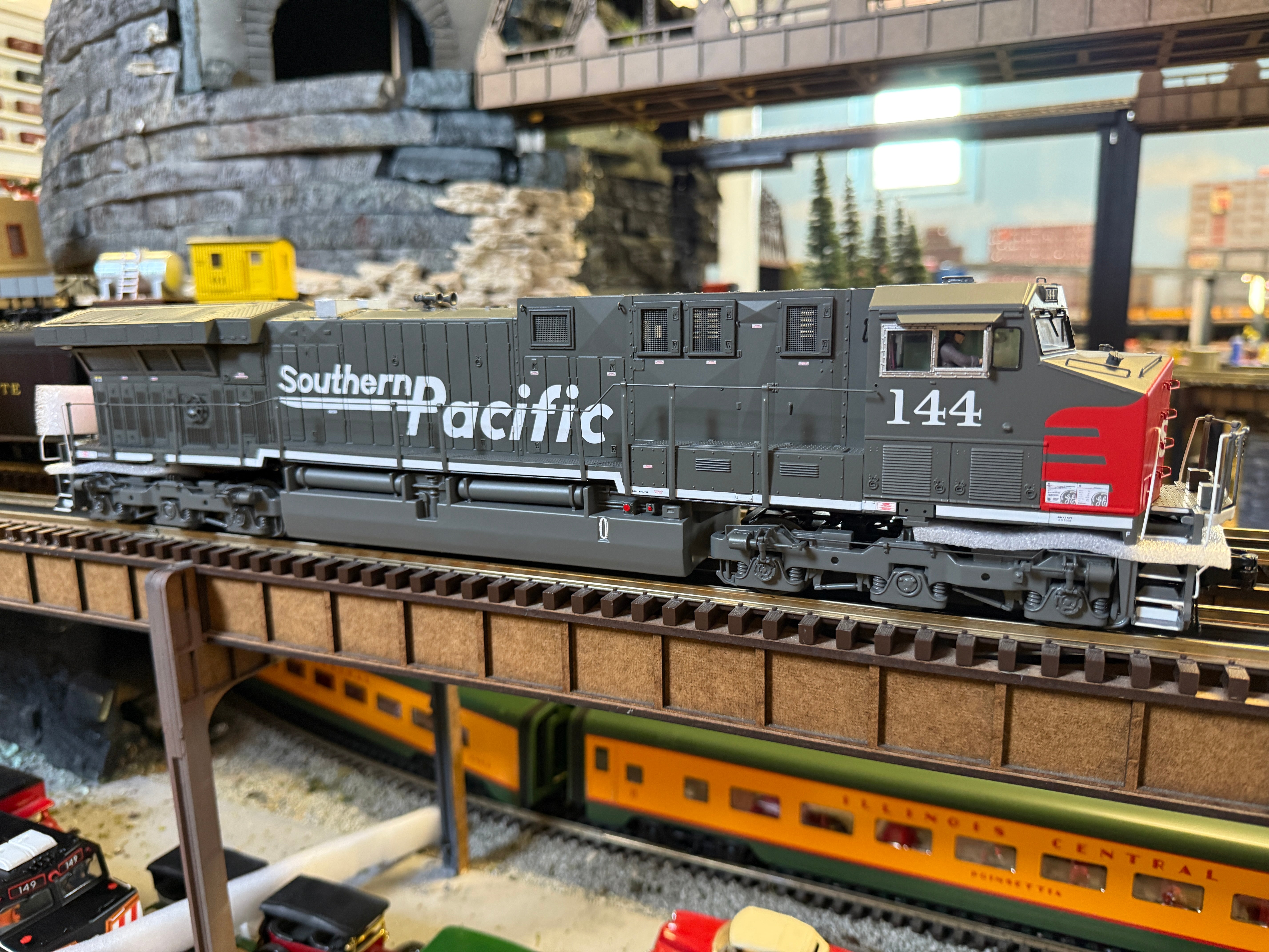 MTH 20-21904-1 - AC6000 Diesel Engine "Southern Pacific" #136 w/ PS3 - Custom Run for MrMuffin'sTrains