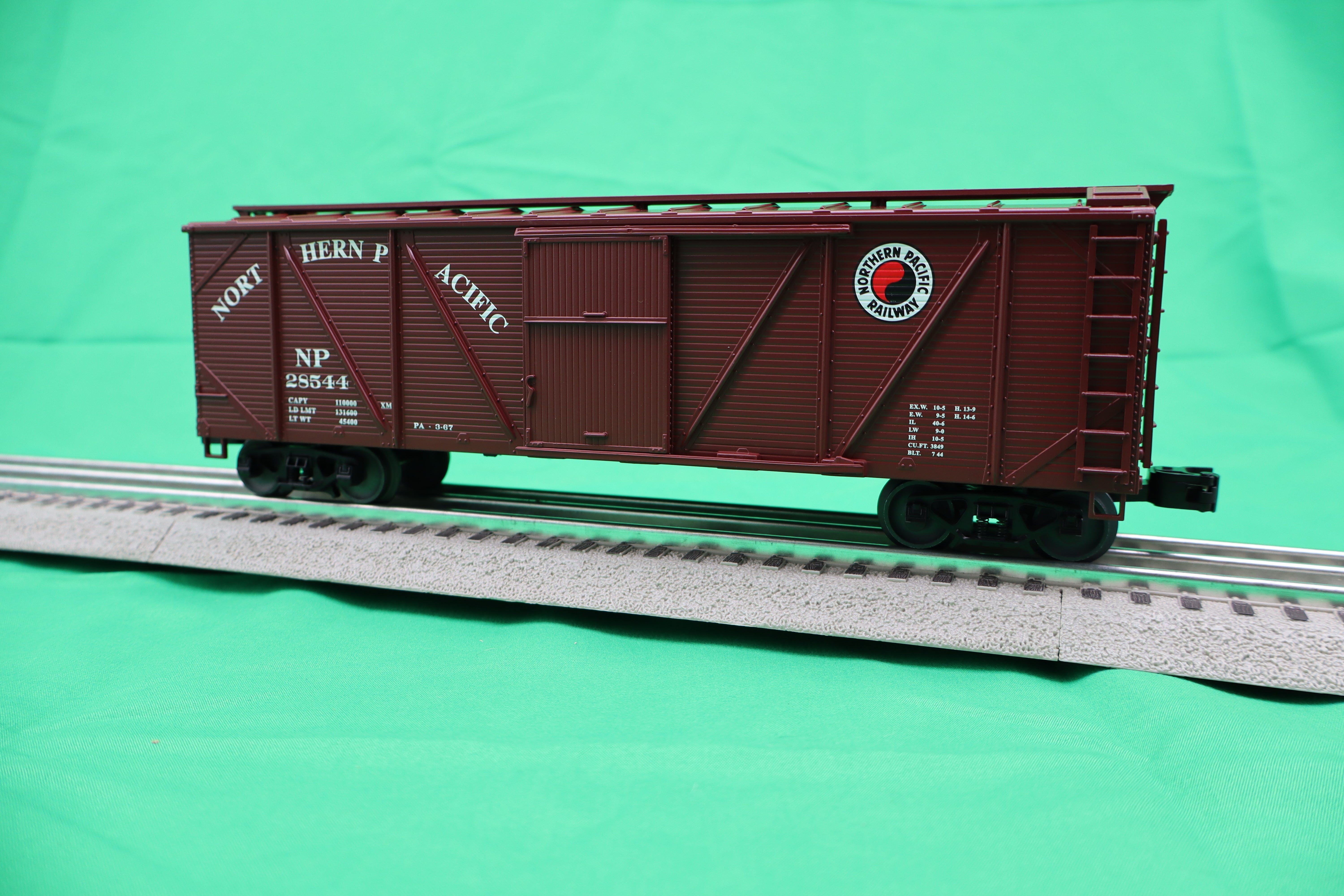 Lionel 2442181 - Single Sheathed Boxcar "Northern Pacific" #28544