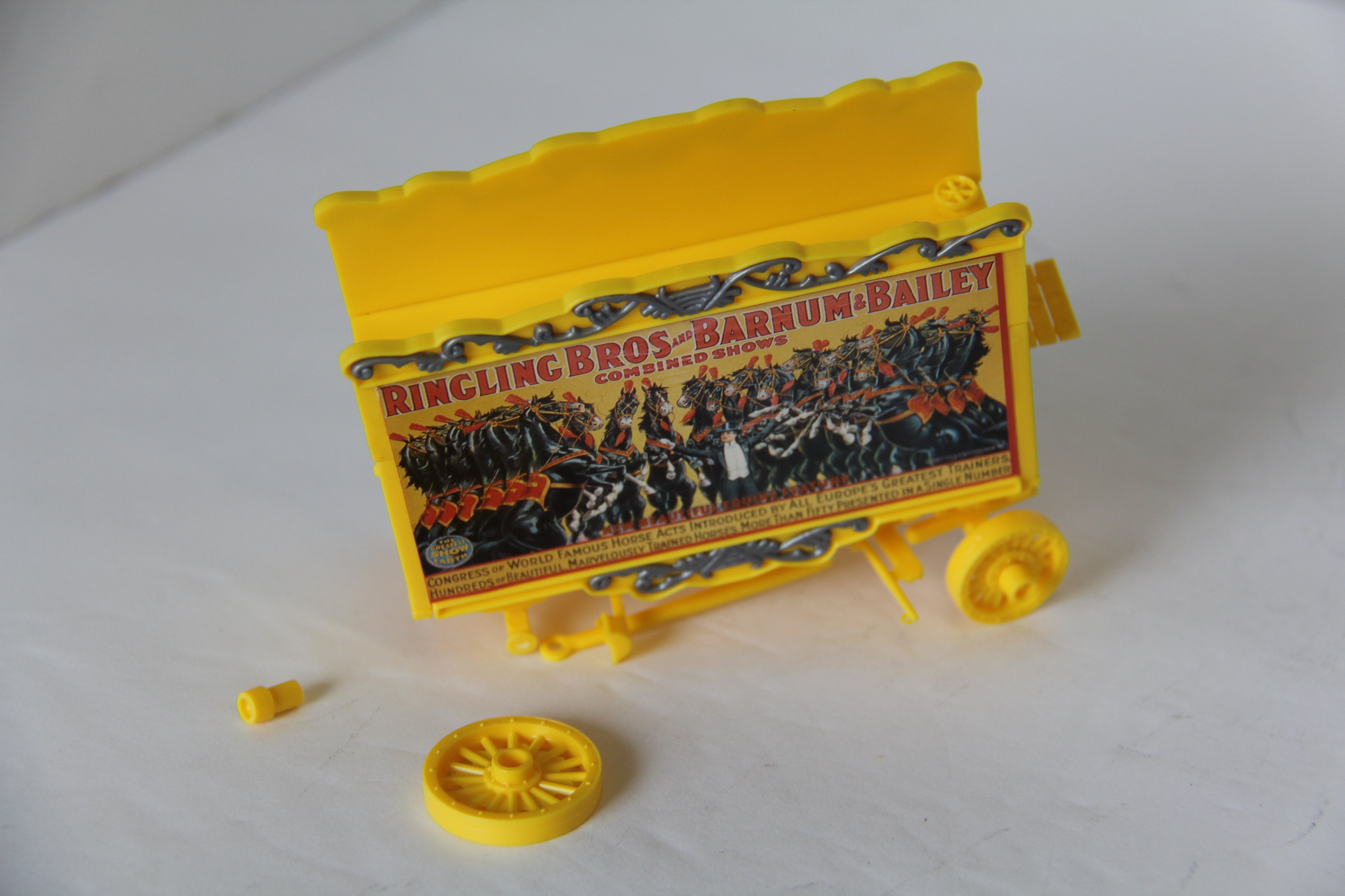 K Line by Lionel 6-21237 Ringling Bros Flat Car w/ 3 Circus Wagons-Second hand-M7811