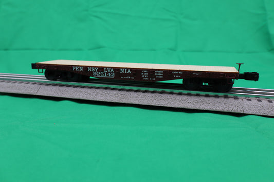 Lionel 2426150 - 40' Flatcar "Pennsylvania" w/ John Deere Tractor Load - MrMuffin'sTrains