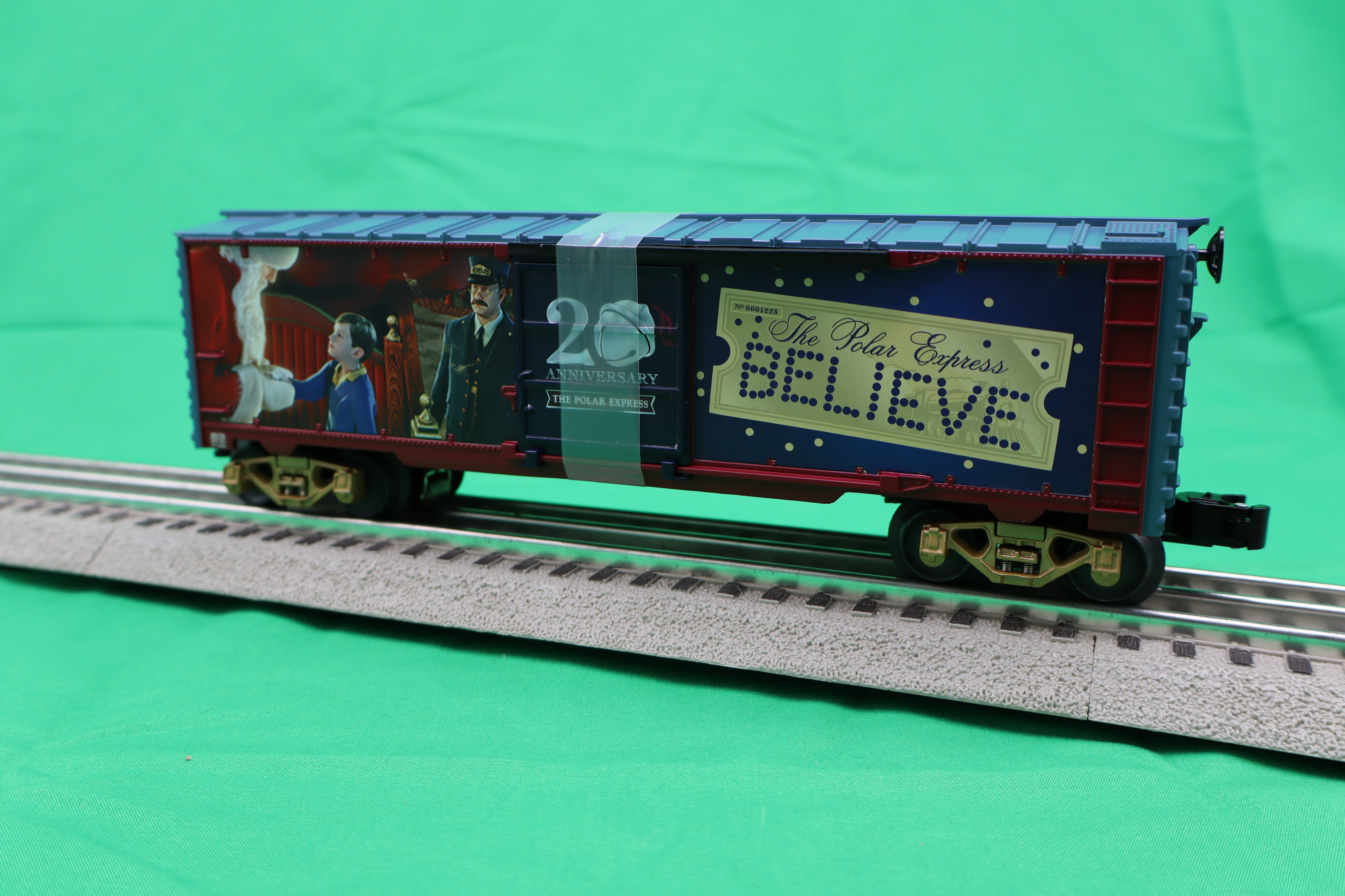 Lionel 2428170 - 20th Anniversary Illuminated Sound Boxcar "The Polar Express" (The Bell Still Rings)