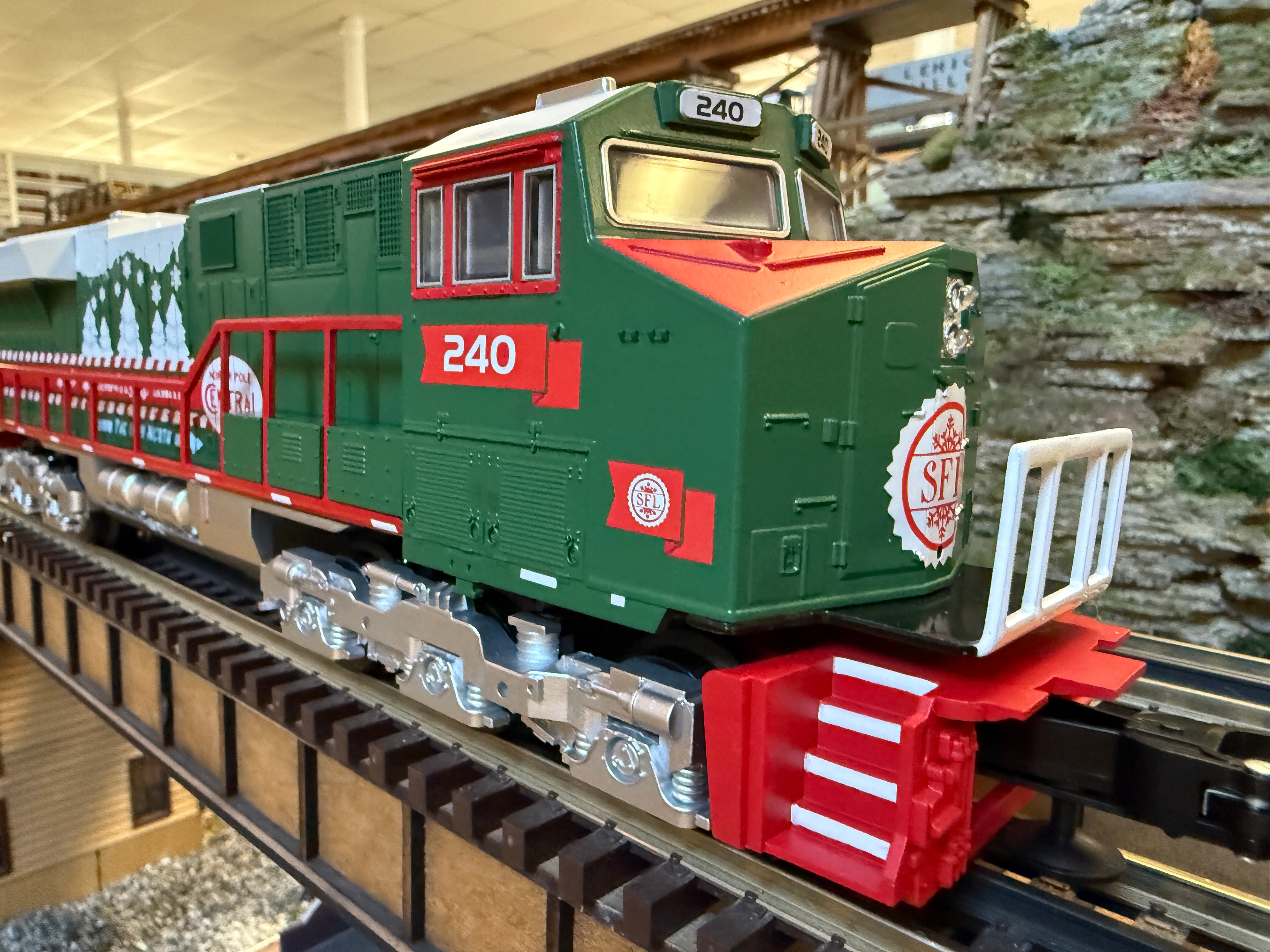 Lionel 2445190 - LionChief ET44 Diesel Locomotive "North Pole Central" #240 (Snowflake Limited)