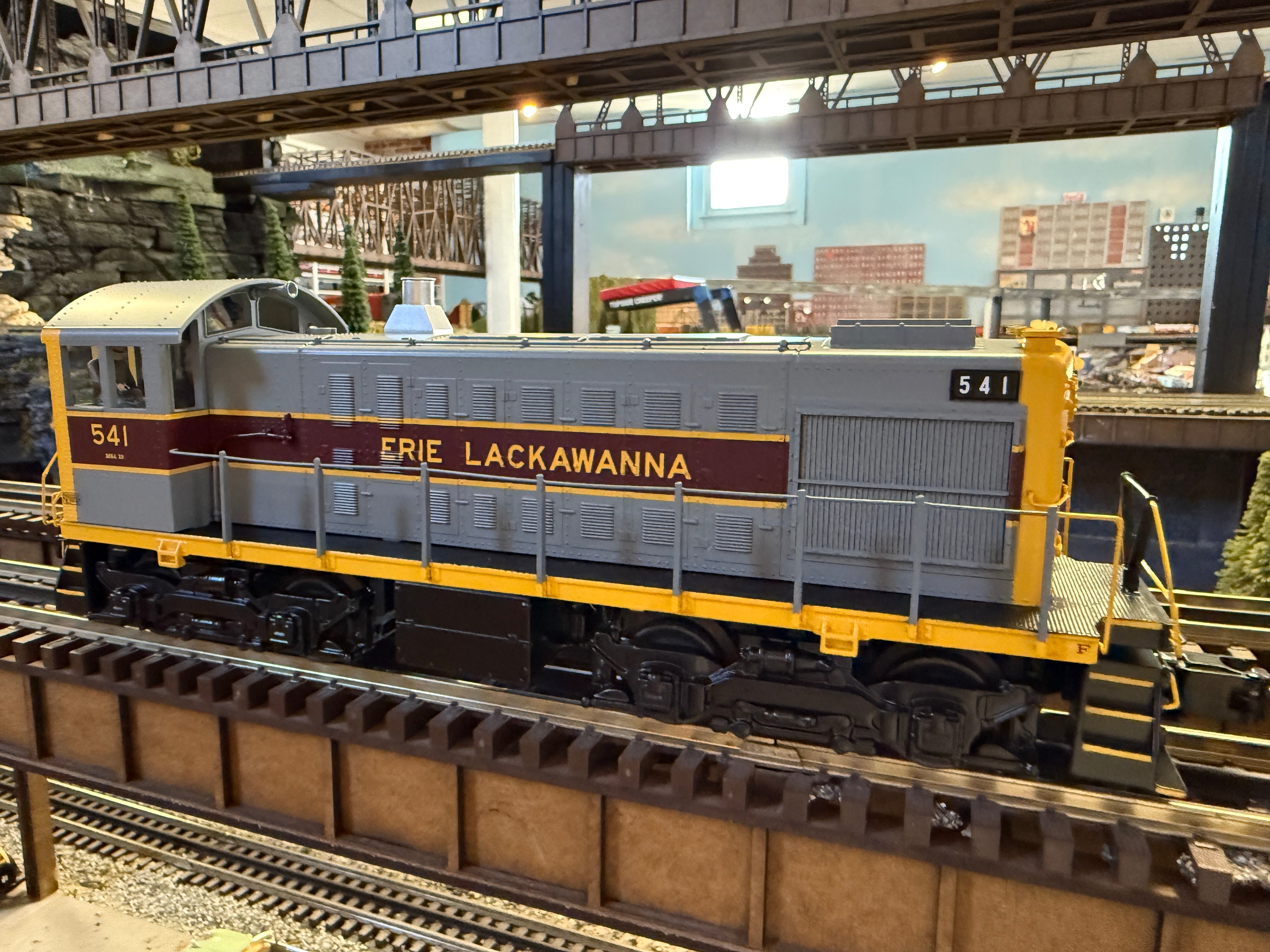 Atlas O 30138052 - Premier - S2 Diesel Locomotive "Erie Lackawanna" #541 w/ PS3