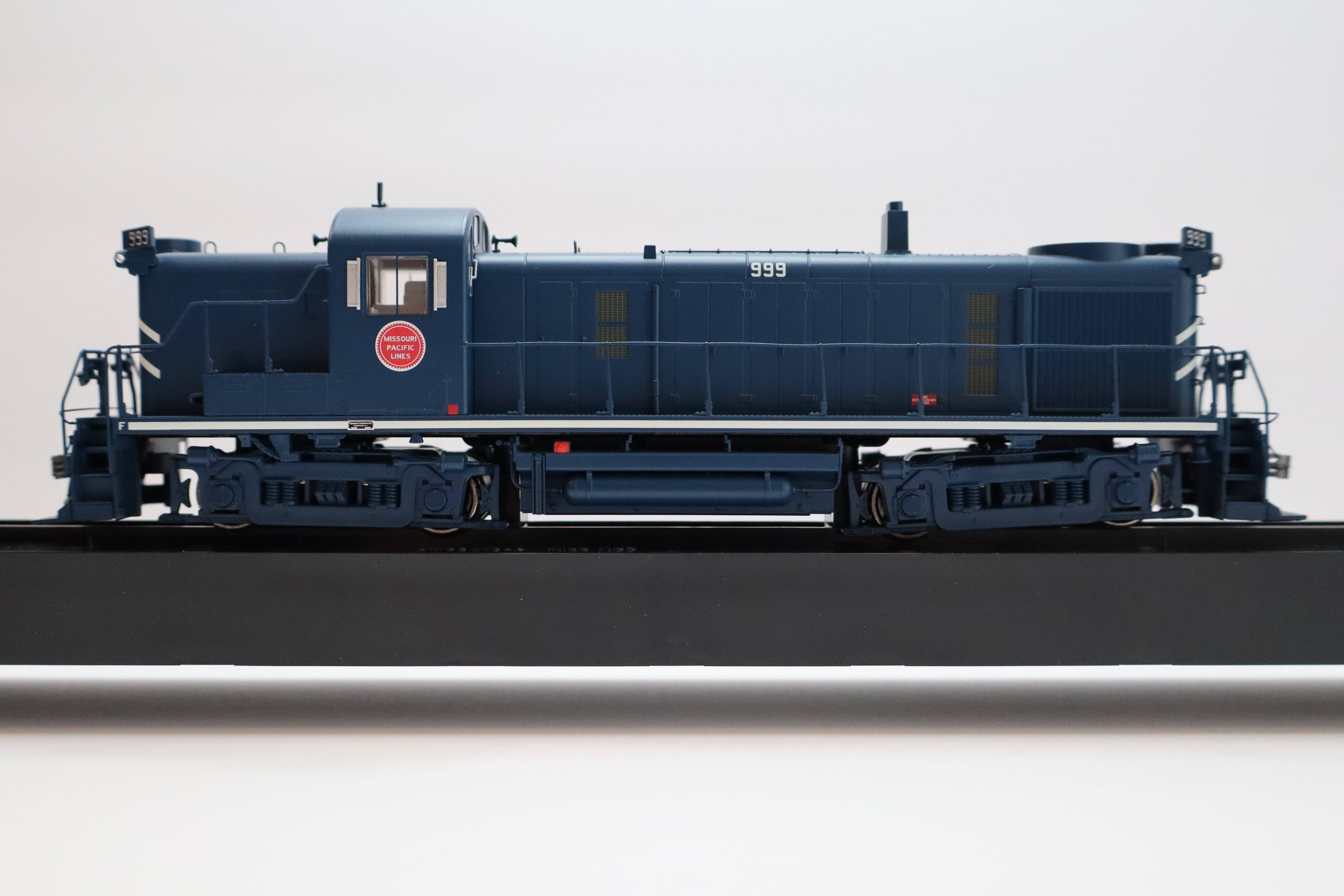 Bowser HO 25214 - Executive - RS-3 Diesel Locomotive "Missouri Pacific" #999 (Phase III) w/DCC/Sound
