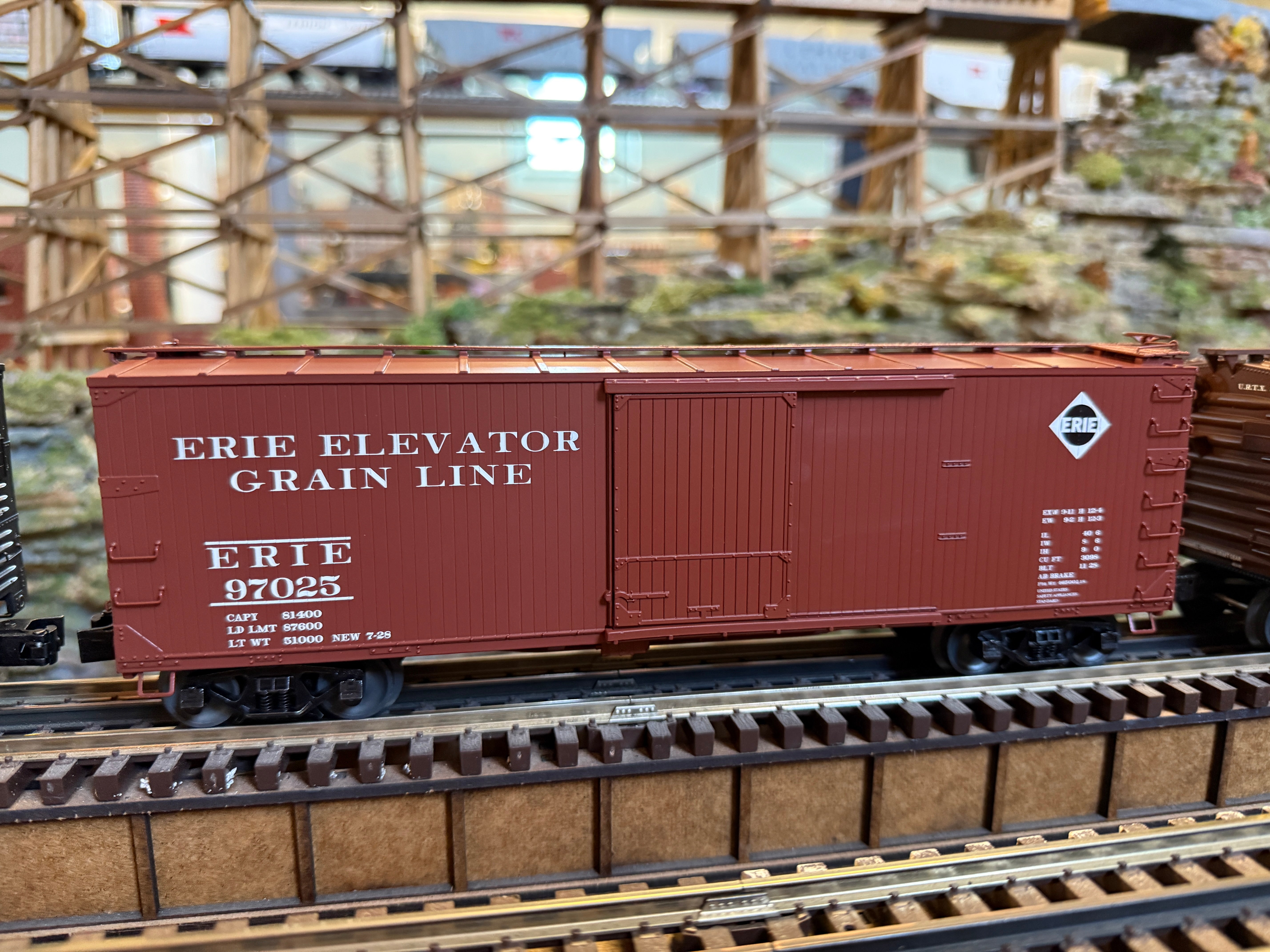 Lionel 2422010 - Vision Line "Erie" Triplex Super Freight Set