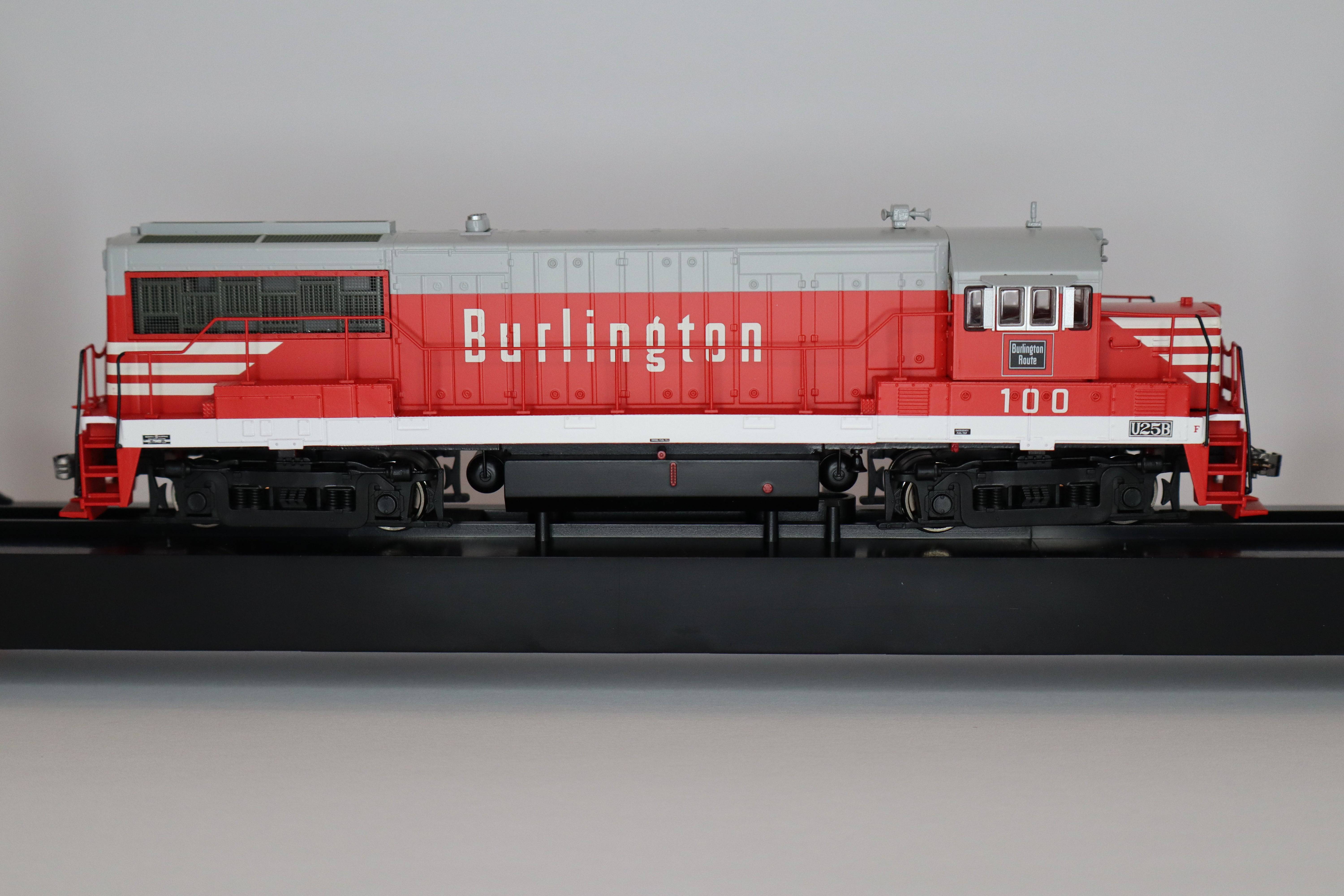 Bowser HO 25133 - Executive - U25B Diesel Locomotive "Chicago, Burlington & Quincy" #100 (Phase IIb) w/DCC/Sound