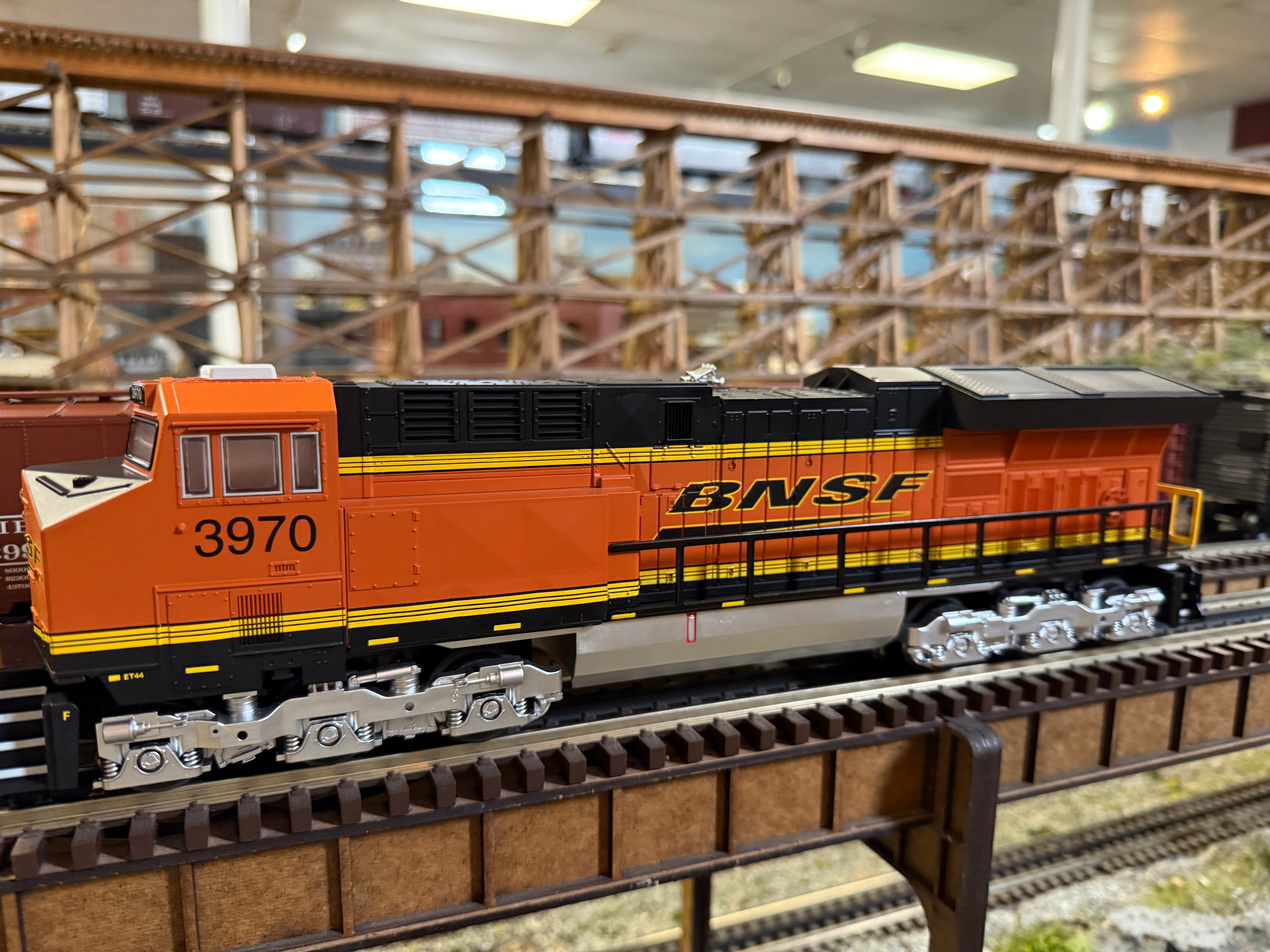 Lionel 2445170 - LionChief ET44 Diesel Locomotive "BNSF" #3970