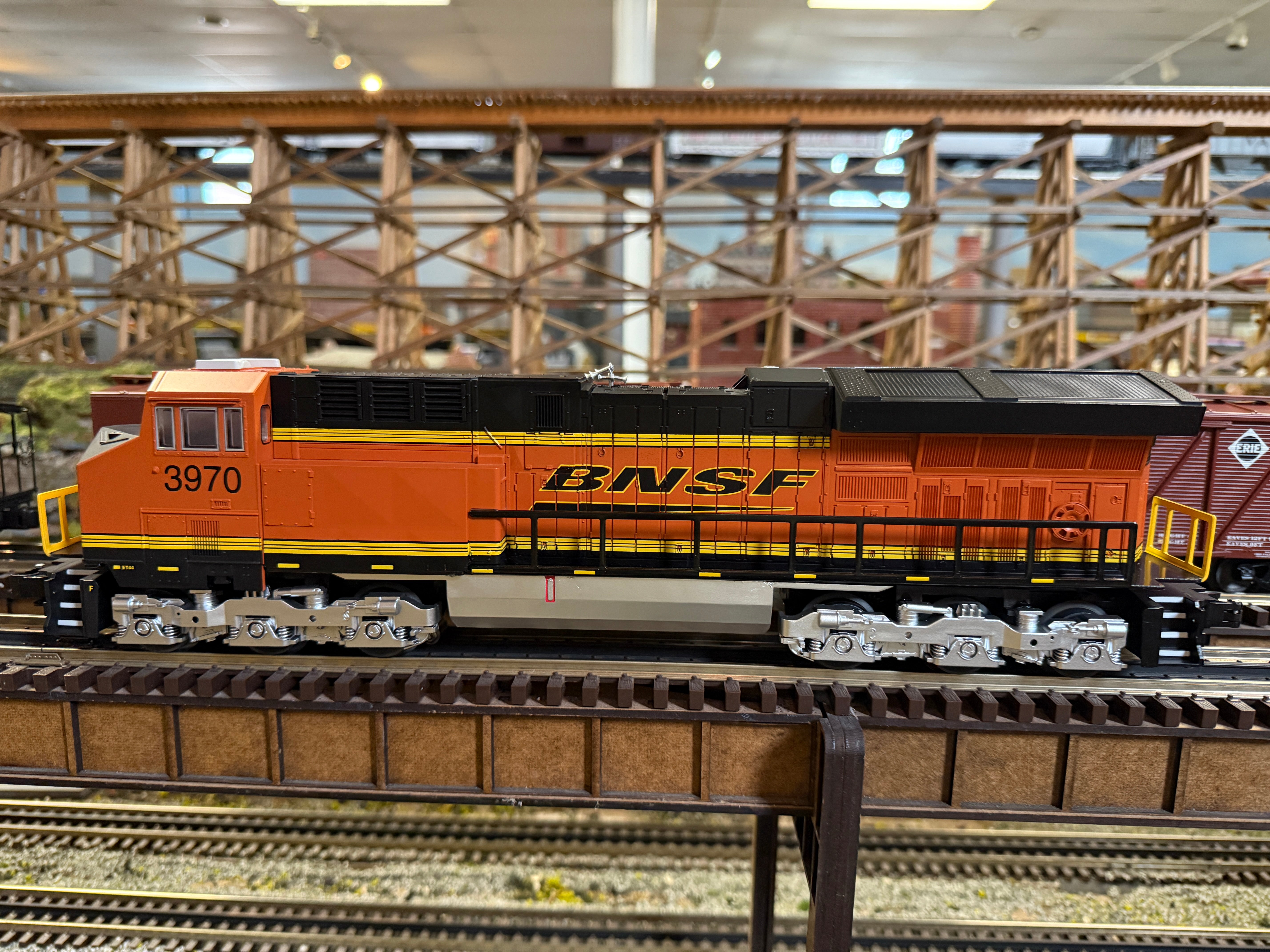 Lionel 2445170 - LionChief ET44 Diesel Locomotive "BNSF" #3970