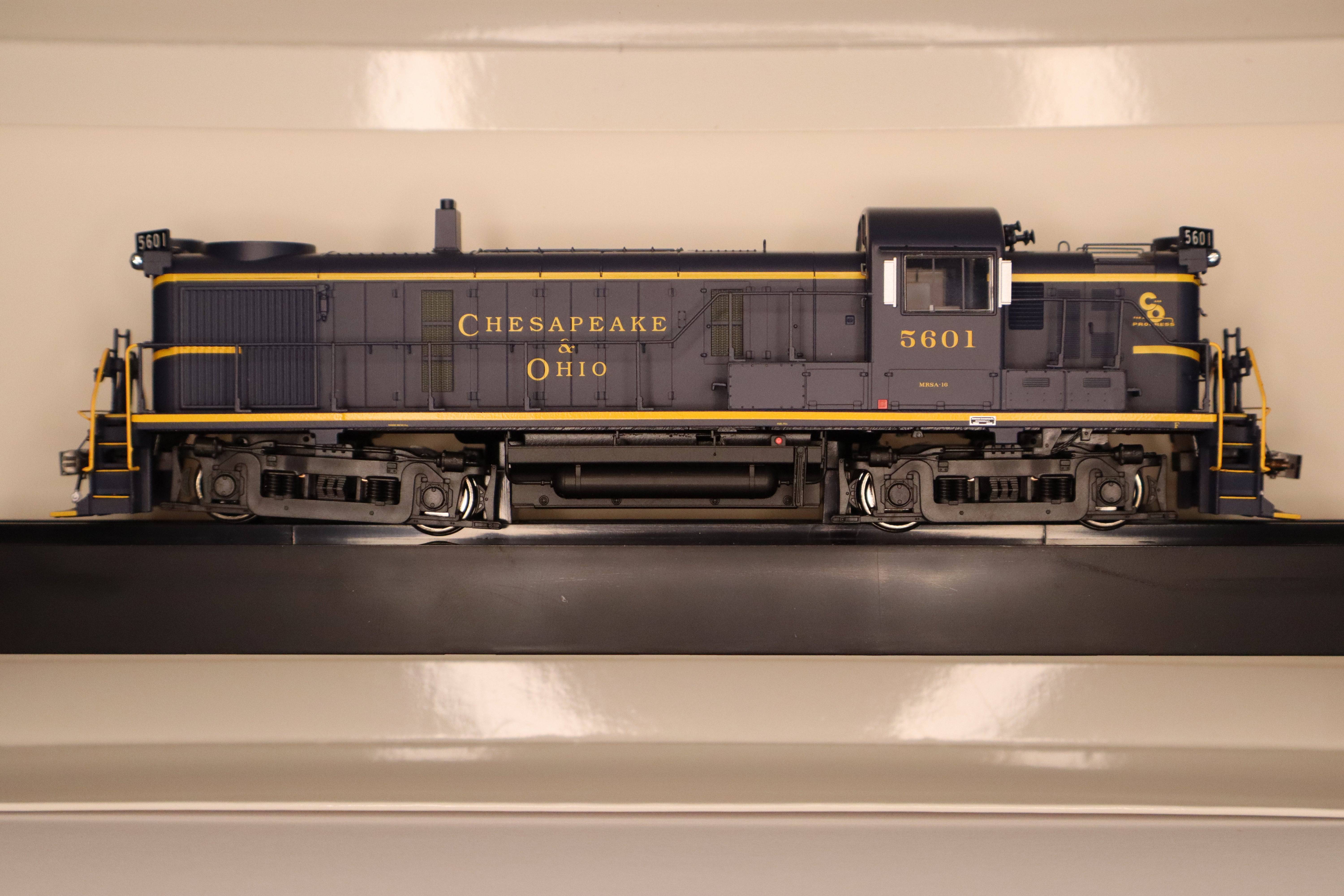 Bowser HO 25194 - Executive - RS-3 Diesel Locomotive "Chesapeake & Ohio" #5601 (Phase III)