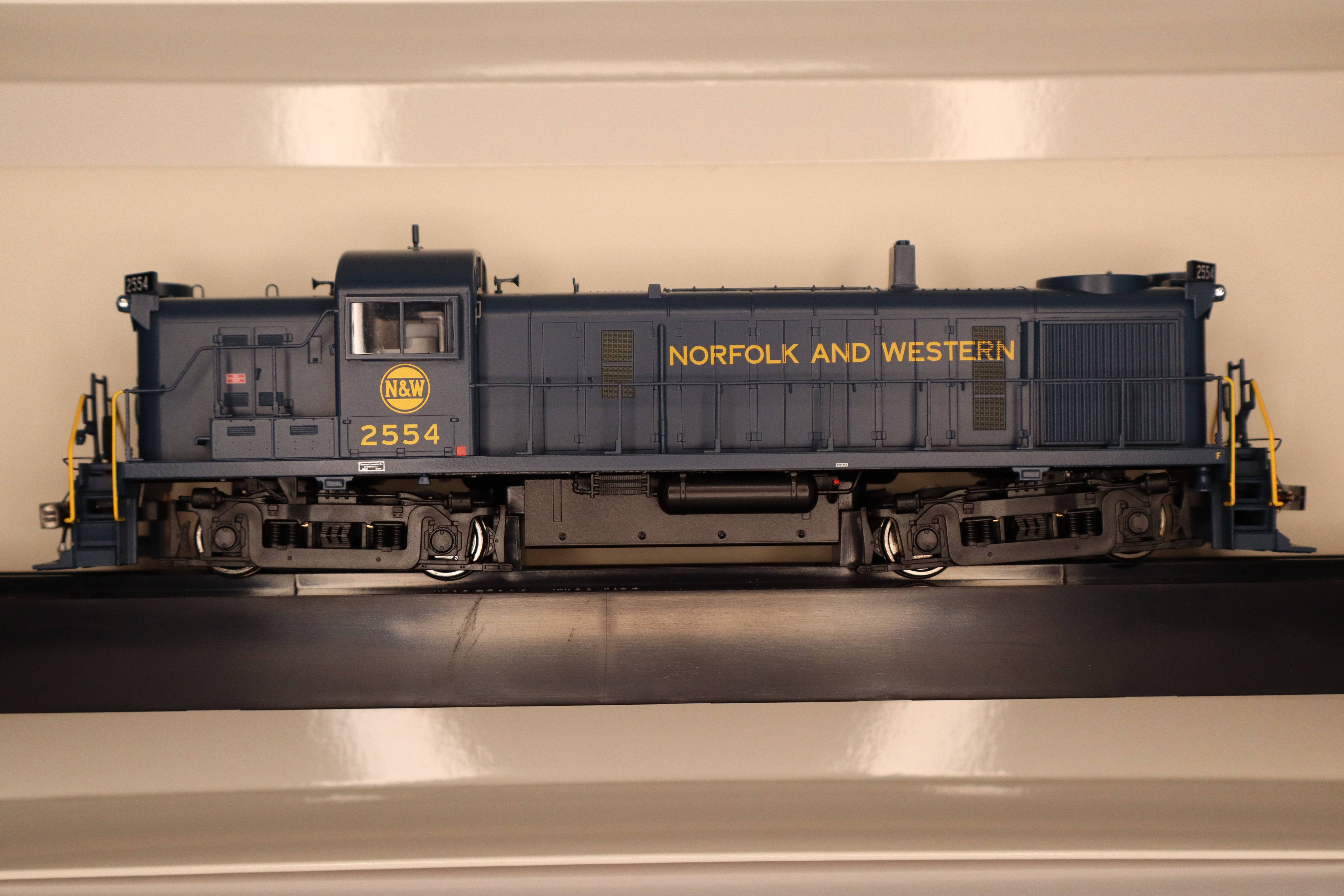 Bowser HO 25223 - Executive - RS-3 Diesel Locomotive "Norfolk & Western" #2551 (Phase III) ex Nickel Plate Road (w/DCC/Sound)