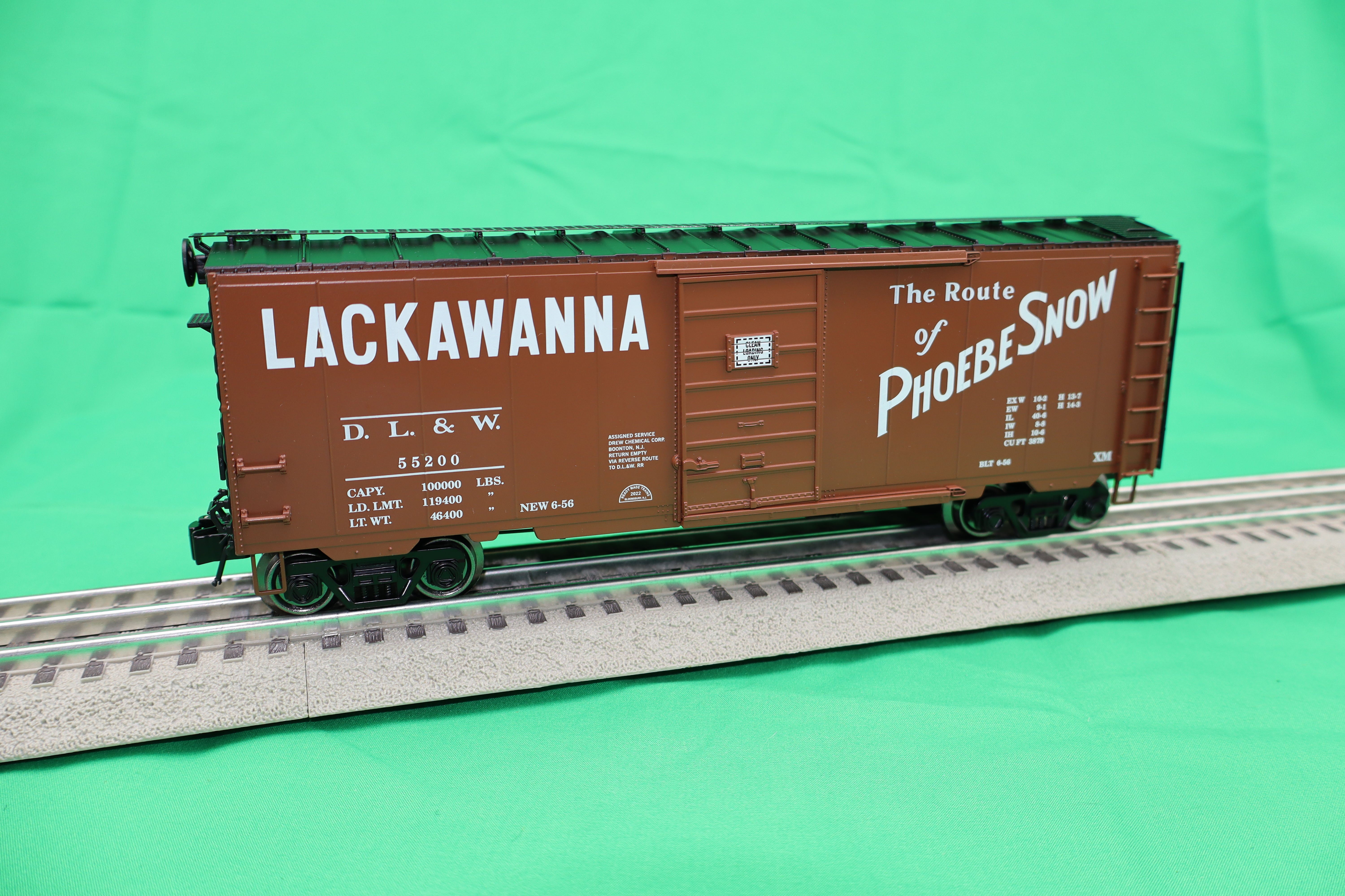 Ready Made Trains RMT-96480 - 40" PS-1 Box Car "Lackawanna"