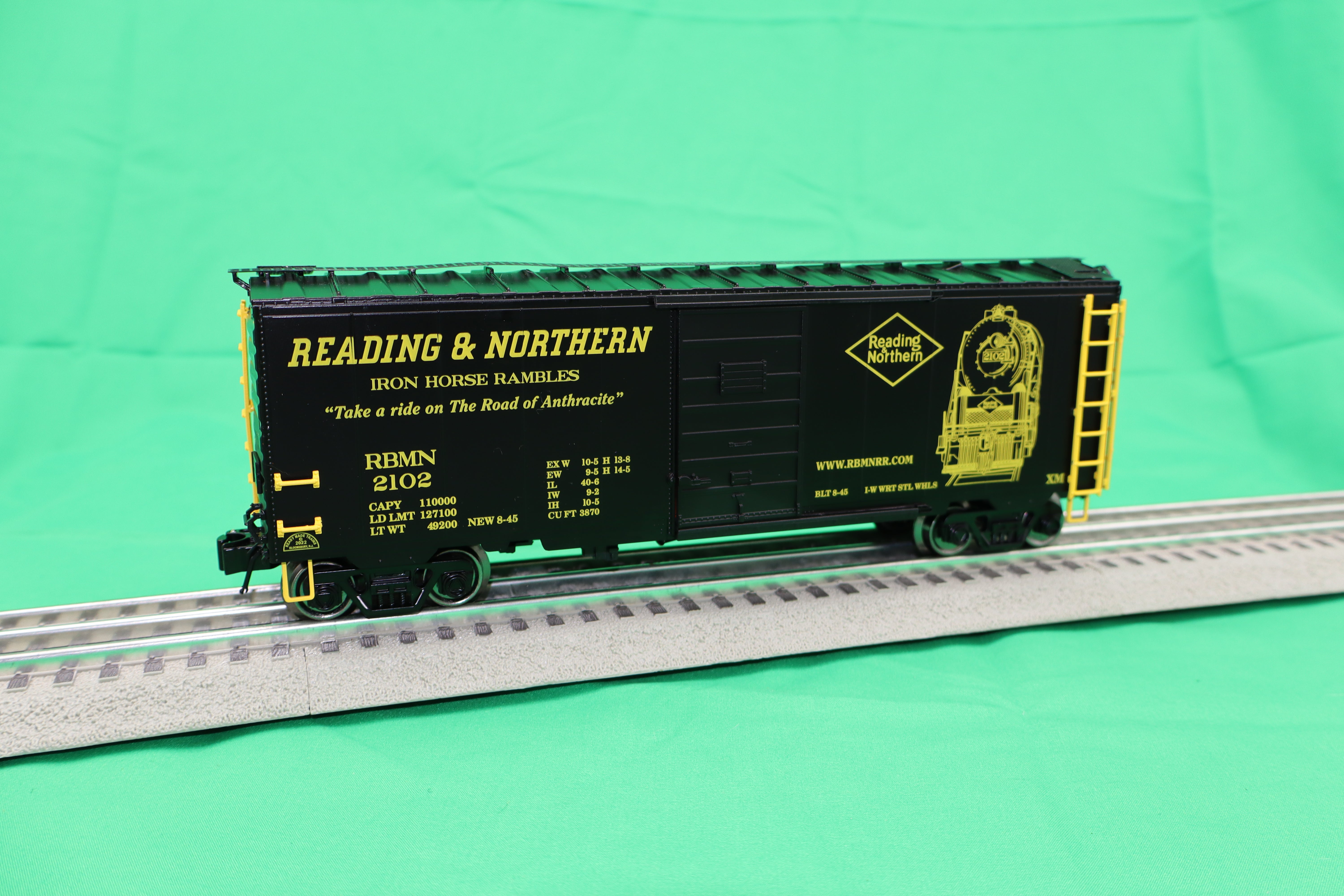 Ready Made Trains RMT-96412-2 - 40" PS-1 Box Car "Reading & Northern" #2102 (Black)