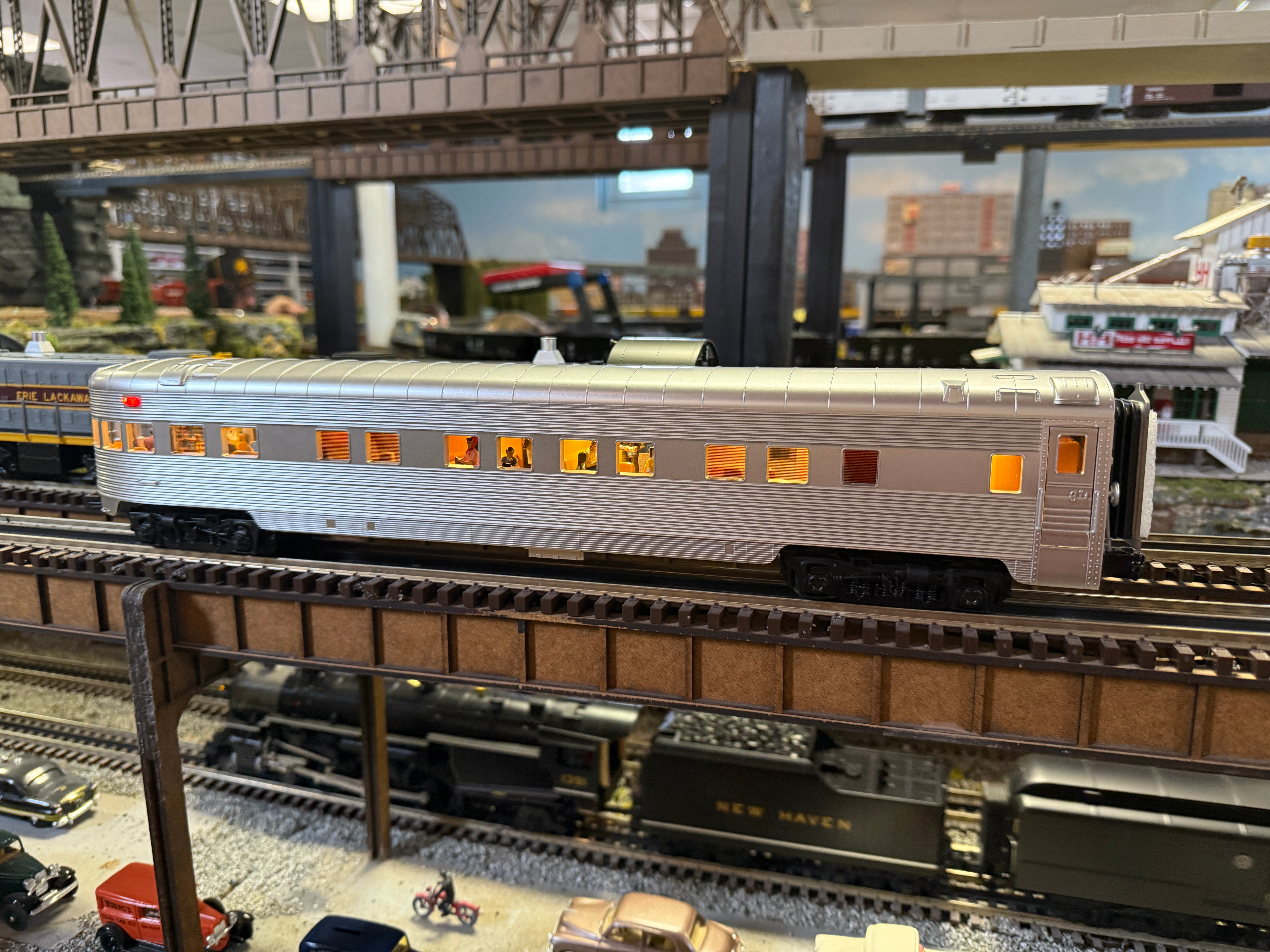 Atlas O - 70' Streamlined Passenger Set "Unlettered" (5-Car) - Custom Run for MrMuffin'sTrains