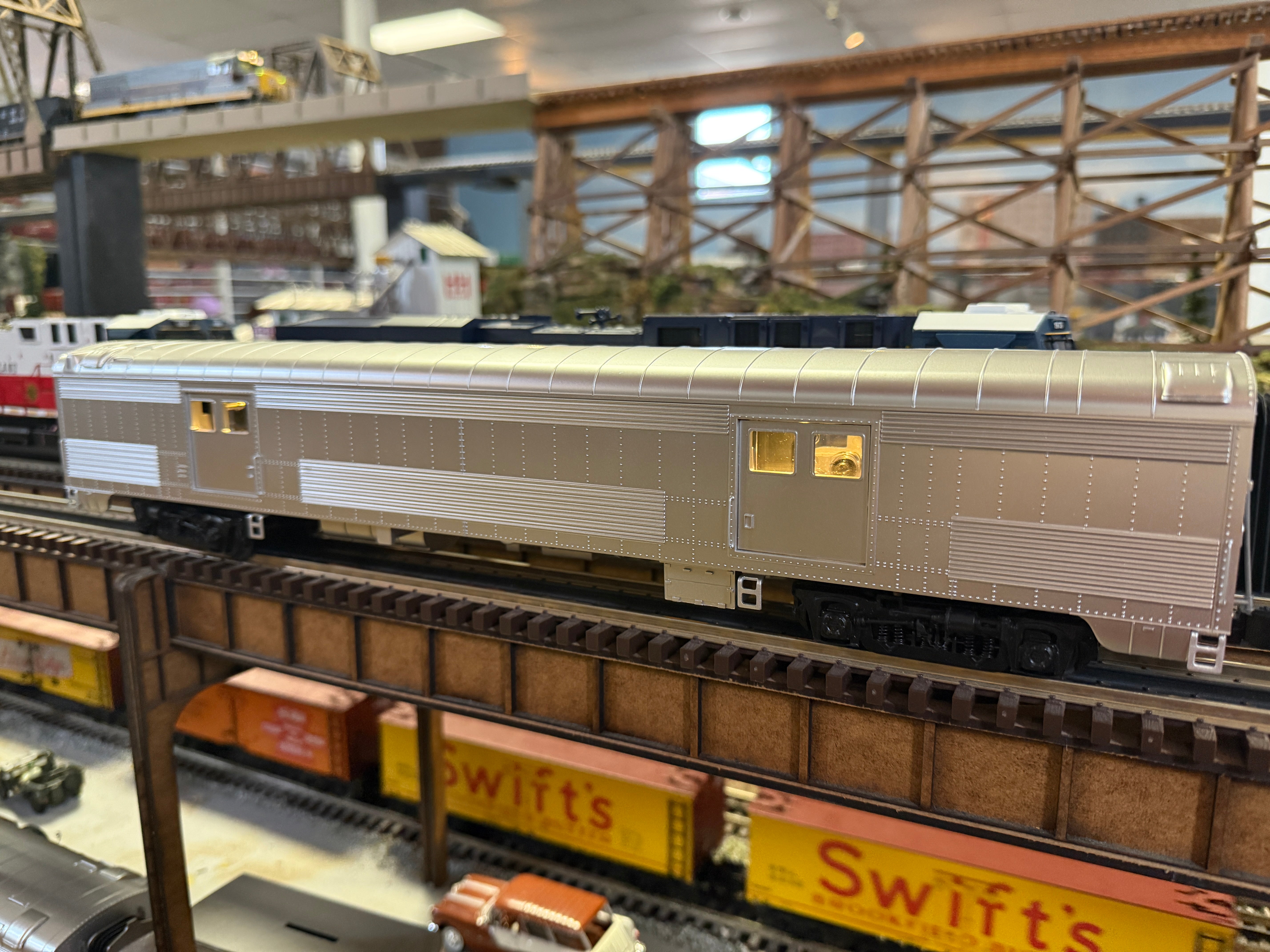 Atlas O - 70' Streamlined Passenger Set "Unlettered" (5-Car) - Custom Run for MrMuffin'sTrains