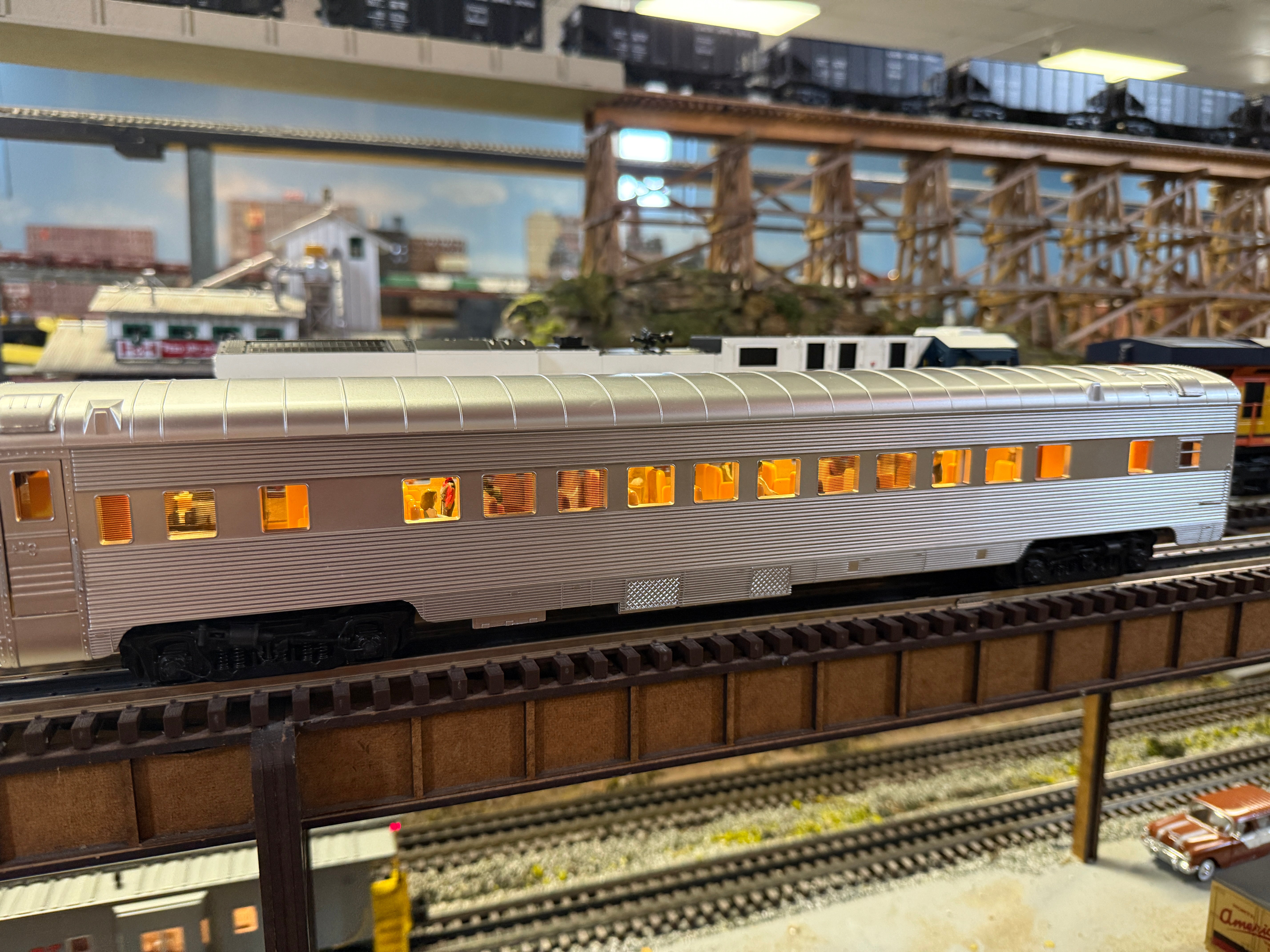 Atlas O - 70' Streamlined Passenger Set "Unlettered" (5-Car) - Custom Run for MrMuffin'sTrains