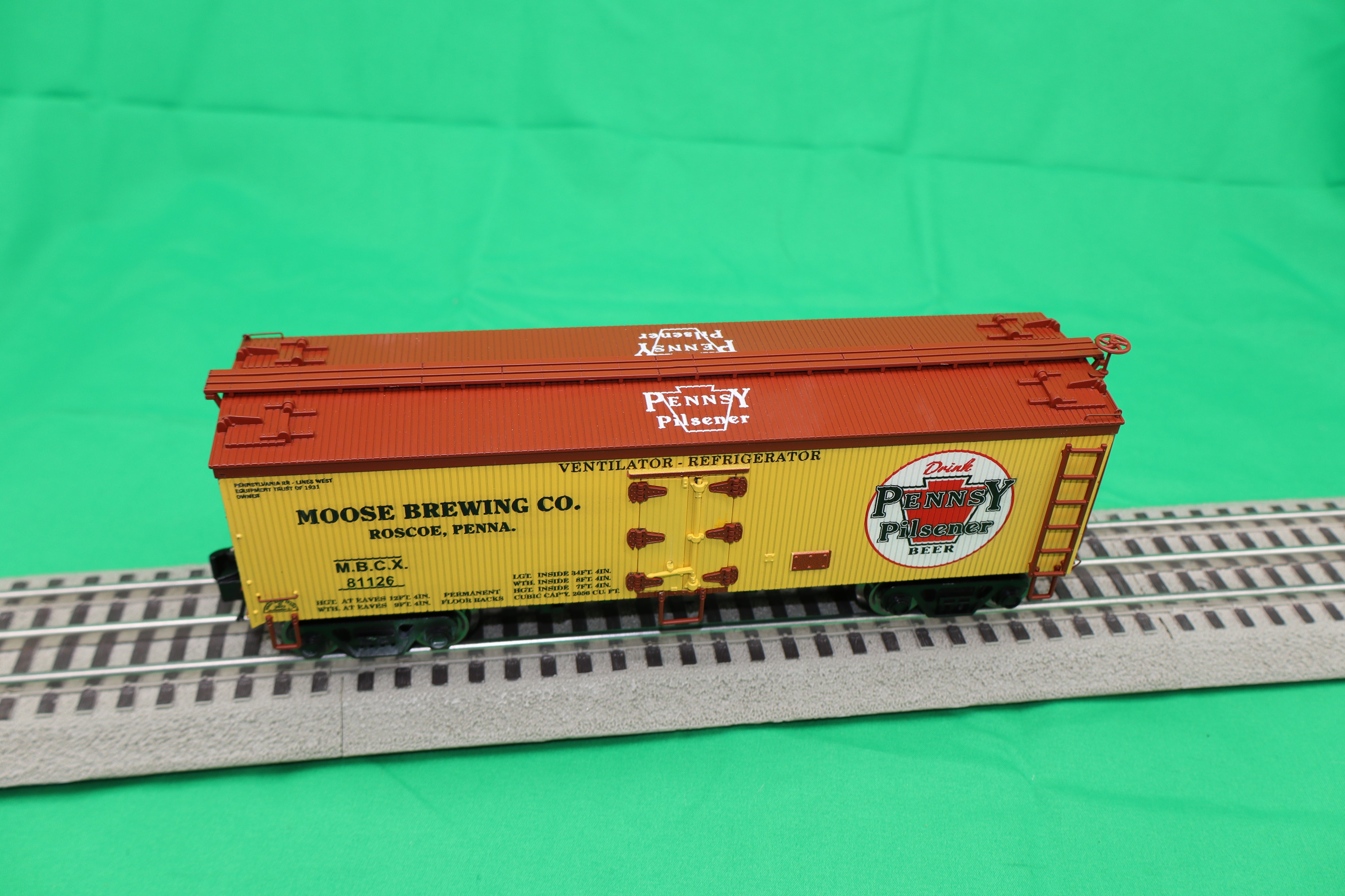 Ready Made Trains RMT-86199-95 - 36' Woodside Reefer Car "Moose Brewing Co." (Pennsy Pilsener Beer)