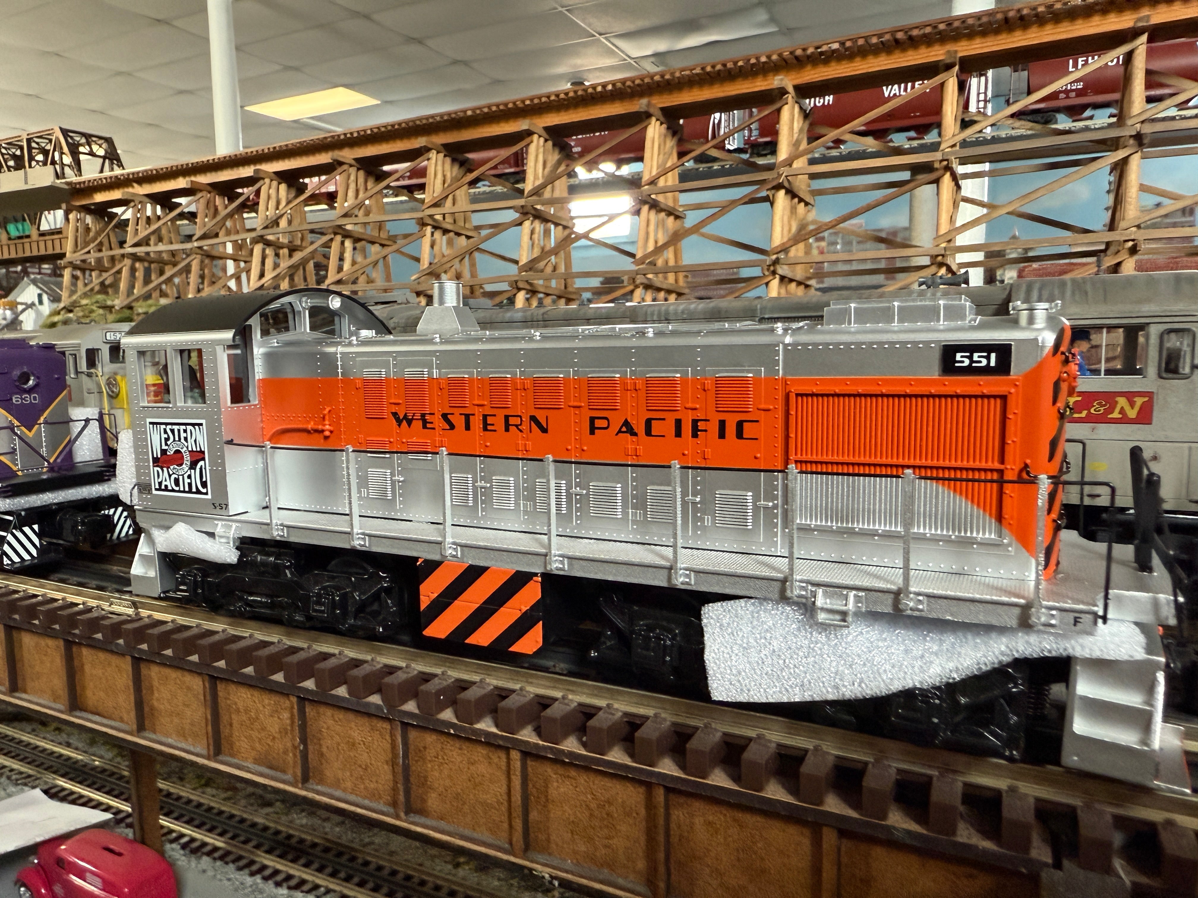 Atlas O 30138058 - Premier - S2 Diesel Locomotive "Western Pacific" #551 w/ PS3