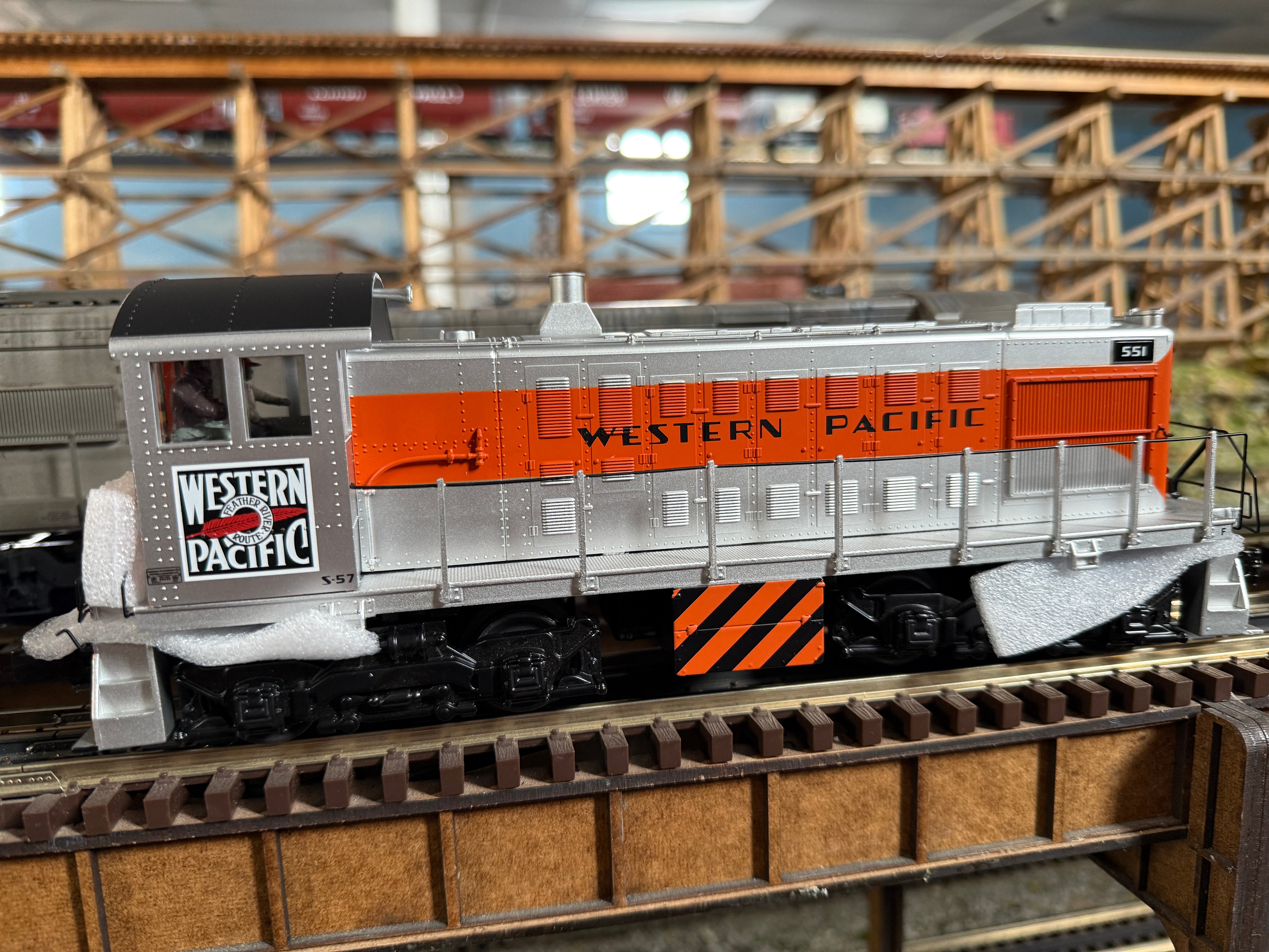 Atlas O 30138059 - Premier - S2 Diesel Locomotive "Western Pacific" #553 w/ PS3