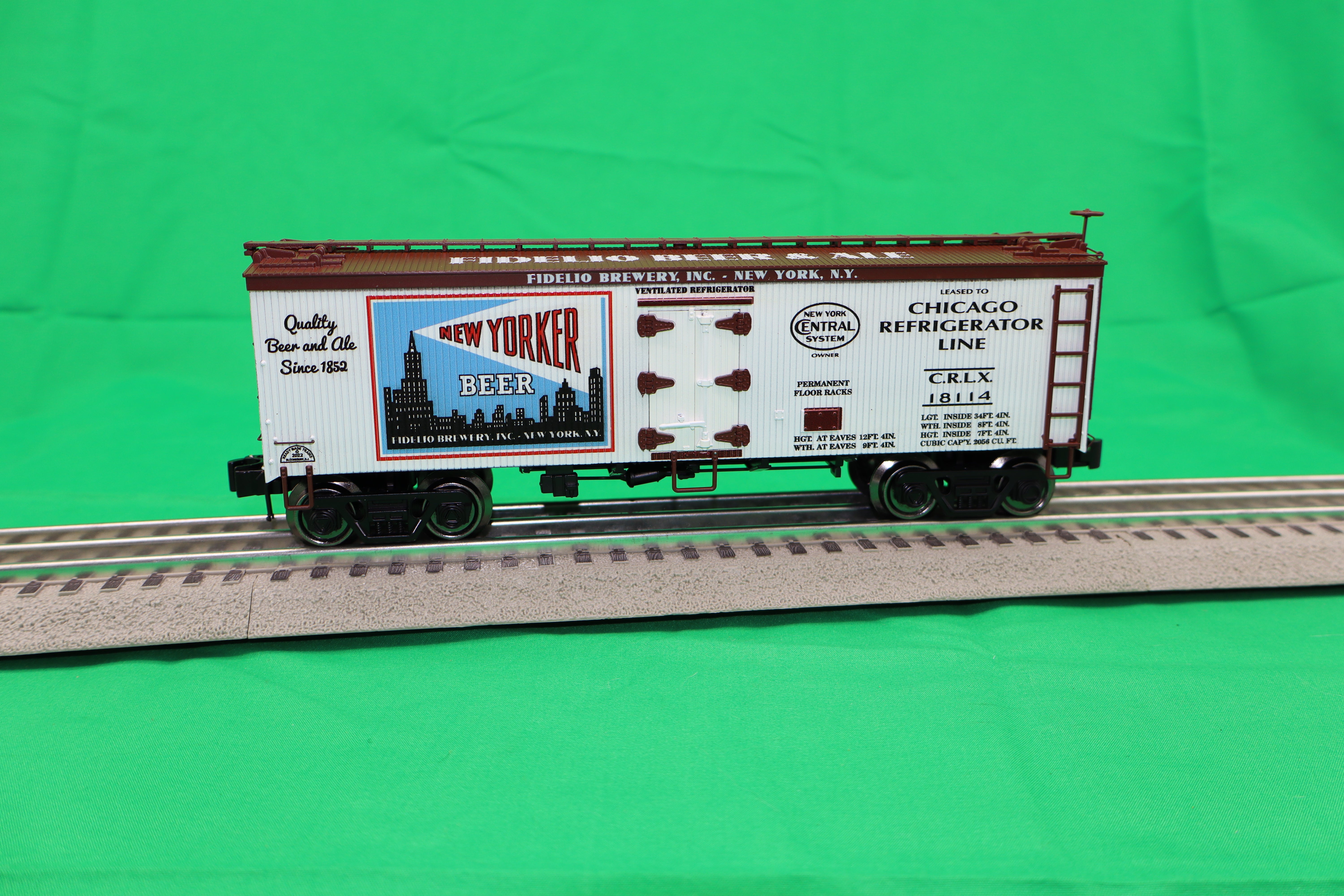 Ready Made Trains RMT-86199-97 - 36' Woodside Reefer Car "New York Central" (Fidelio Beer)