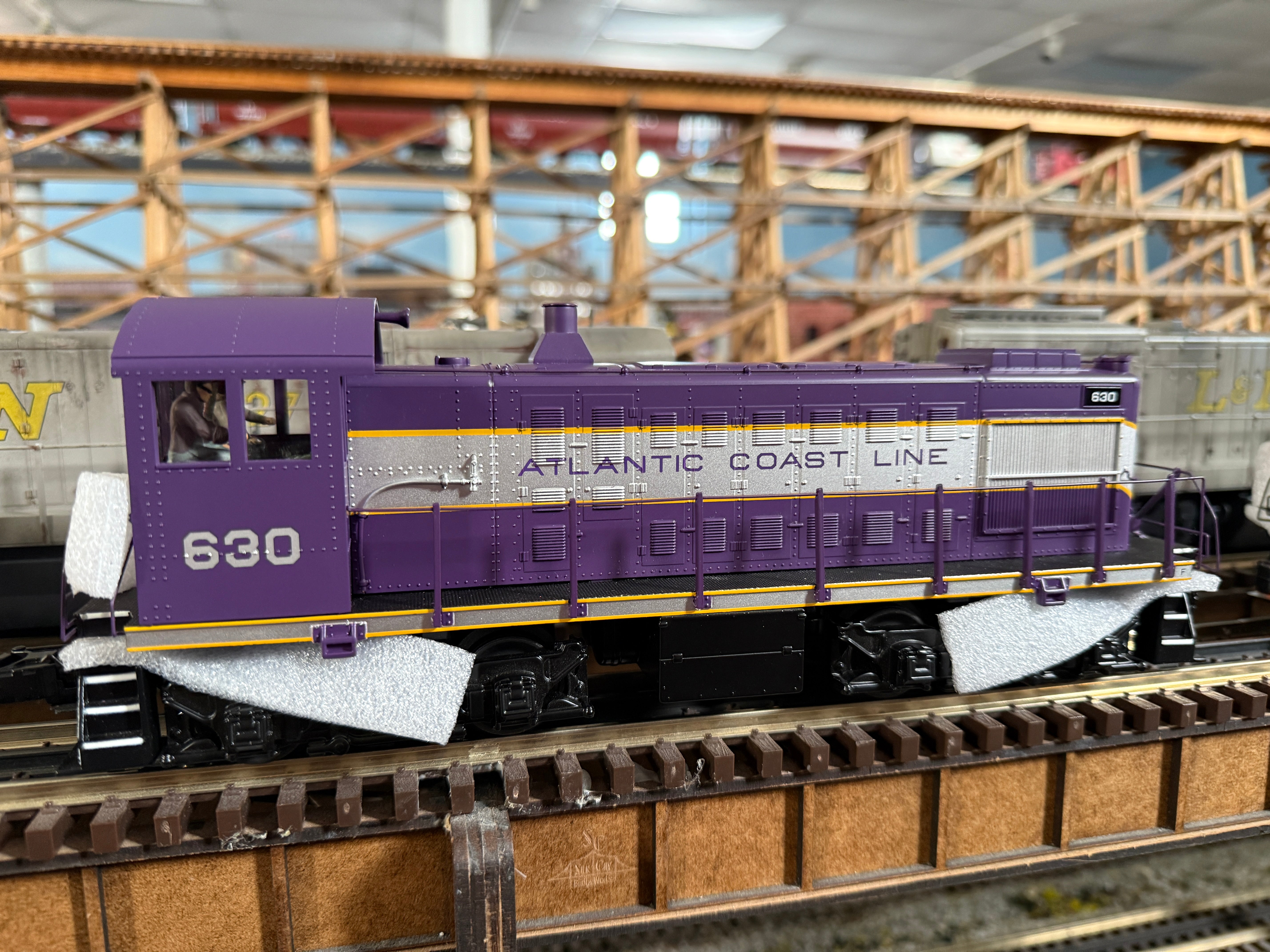 Atlas O 30138051 - Premier - S2 Diesel Locomotive "Atlantic Coast Line" #633 w/ PS3