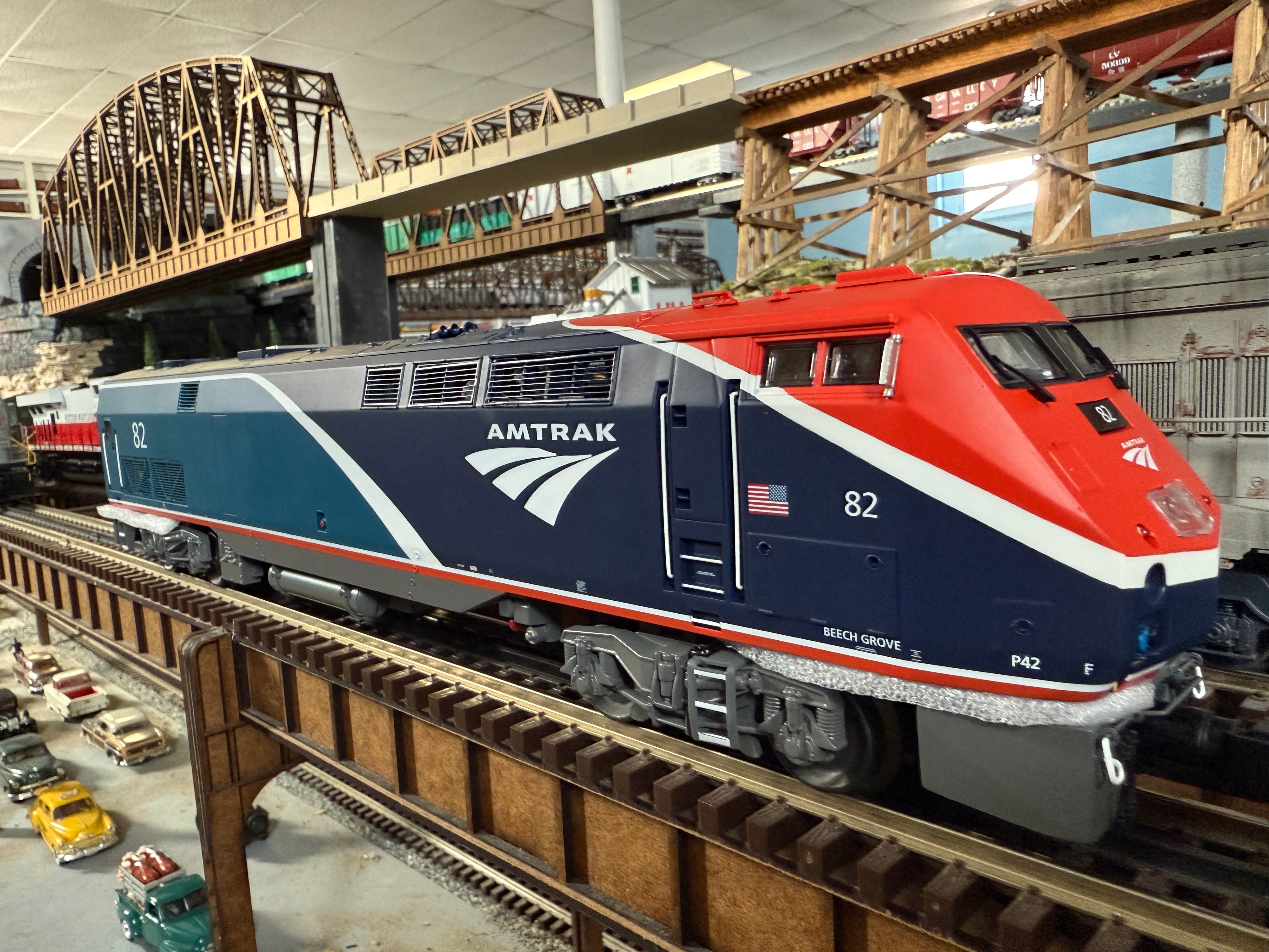 Atlas O 30138324 - Premier - P42 Genesis Diesel Locomotive "Amtrak" Phase VII #82