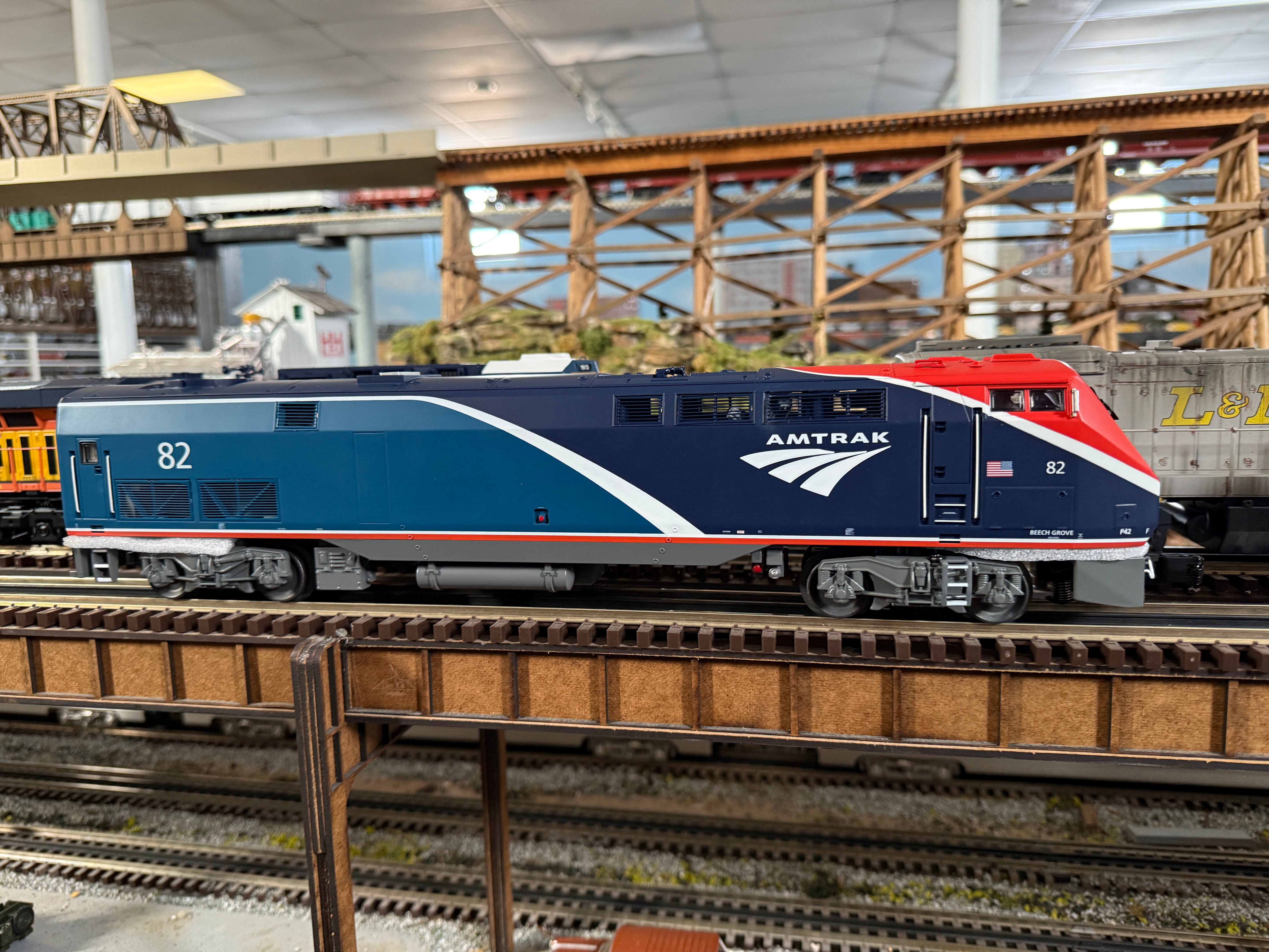 Atlas O 30138324 - Premier - P42 Genesis Diesel Locomotive "Amtrak" Phase VII #82