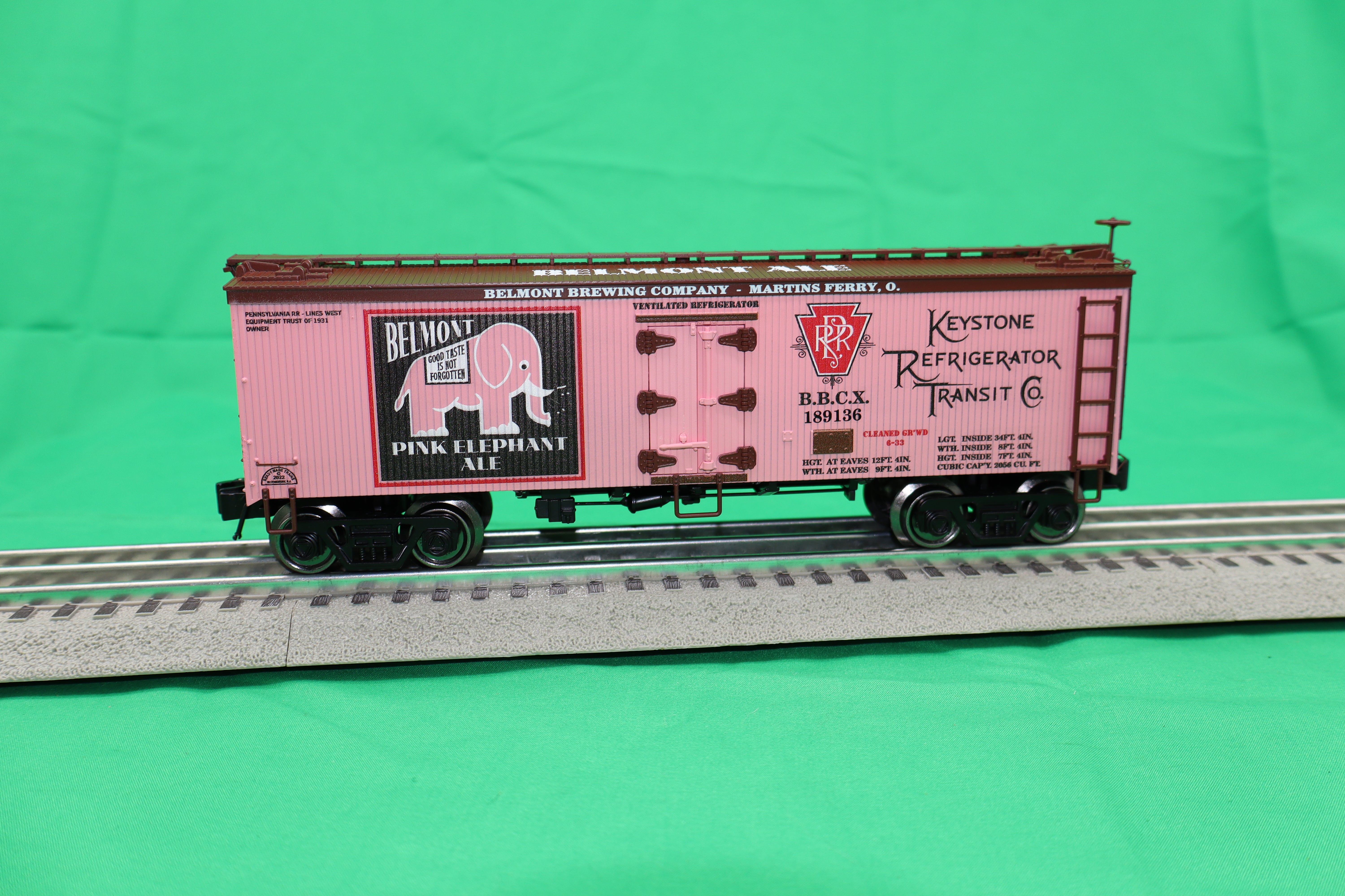 Ready Made Trains RMT-86199-87 - 36' Woodside Reefer Car "Keystone Refrigerator Transit Co." (Pink Elephant Beer)