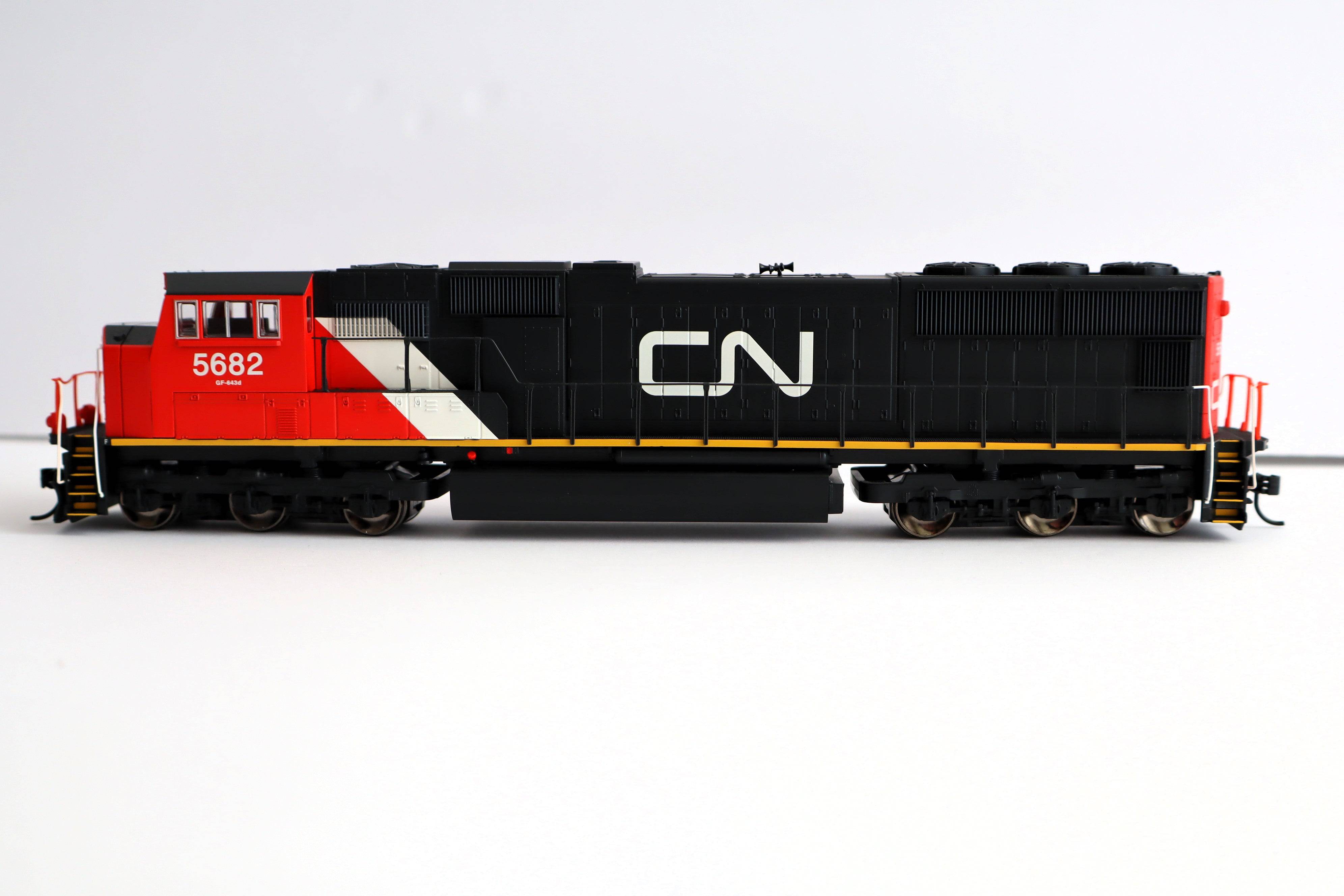 Walthers HO 910-11005 - Mainline - SD75I Diesel Locomotive "Canadian National" #5682 (Standard DC)