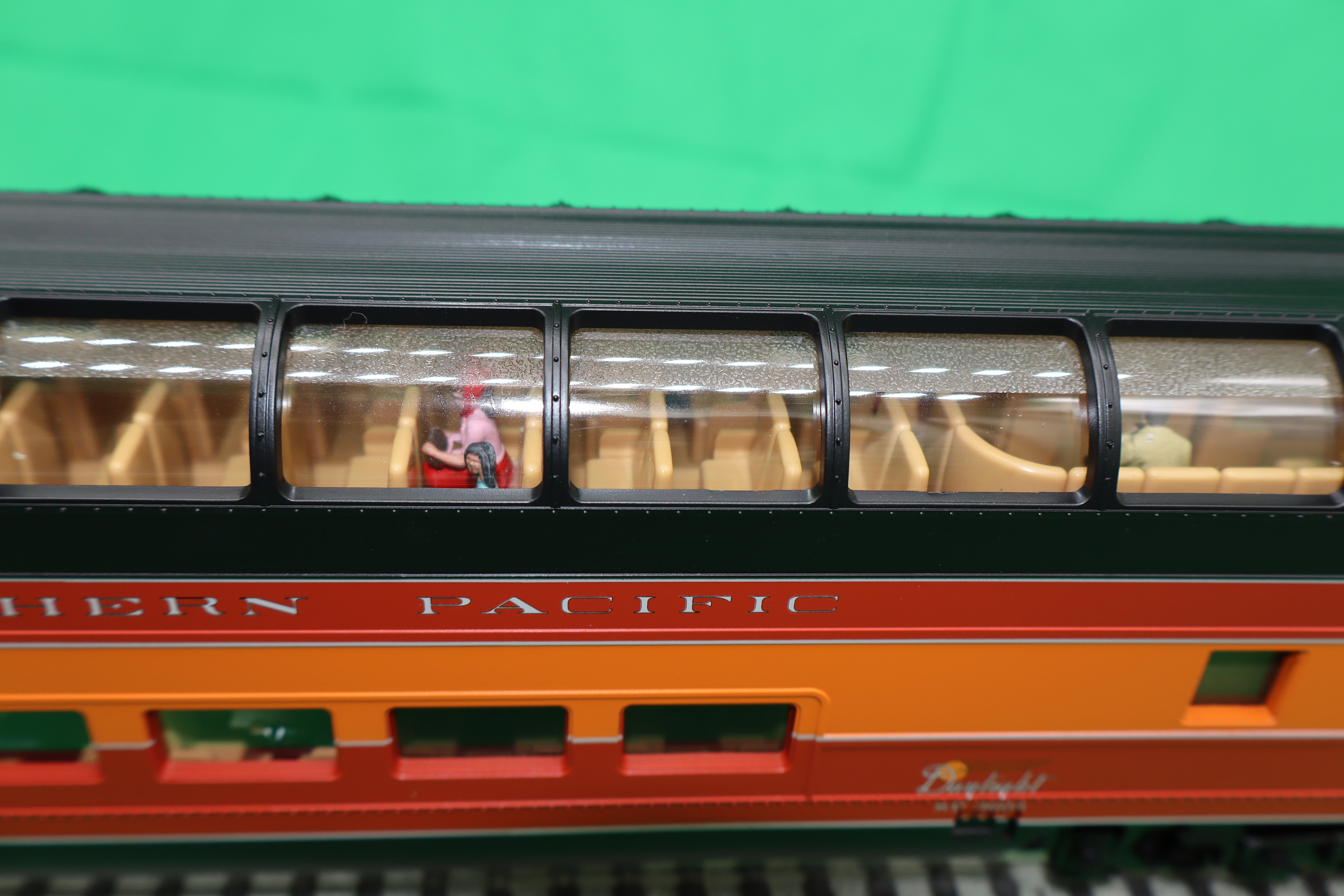 MTH 20-64239 - 70’ Streamlined Full Length Vista Dome Passenger Car "Southern Pacific" (Daylight) Smooth Sided