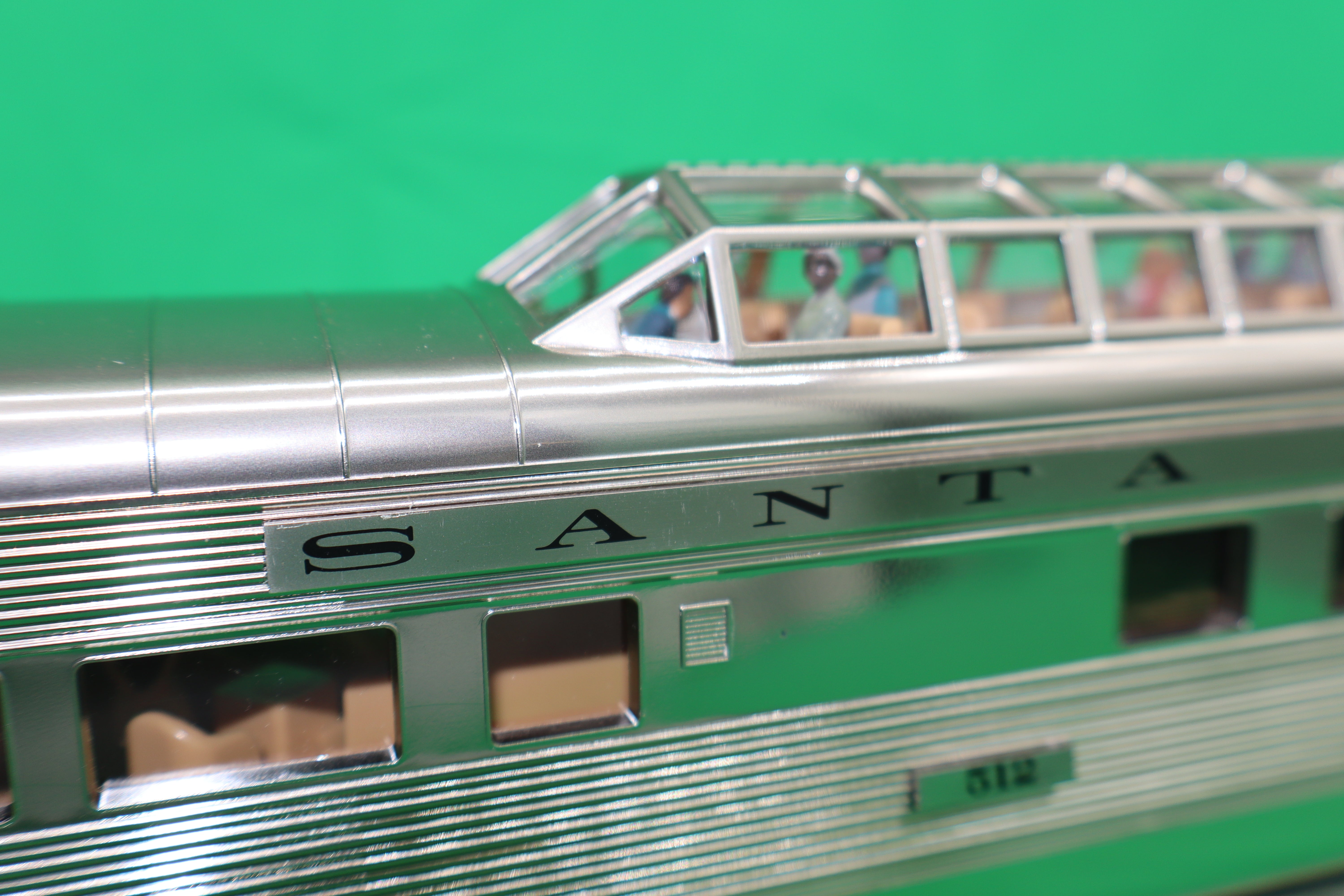 MTH 20-64242 - 70' Streamlined Passenger Car Set "Santa Fe" (4-Car) Ribbed Side / Plated