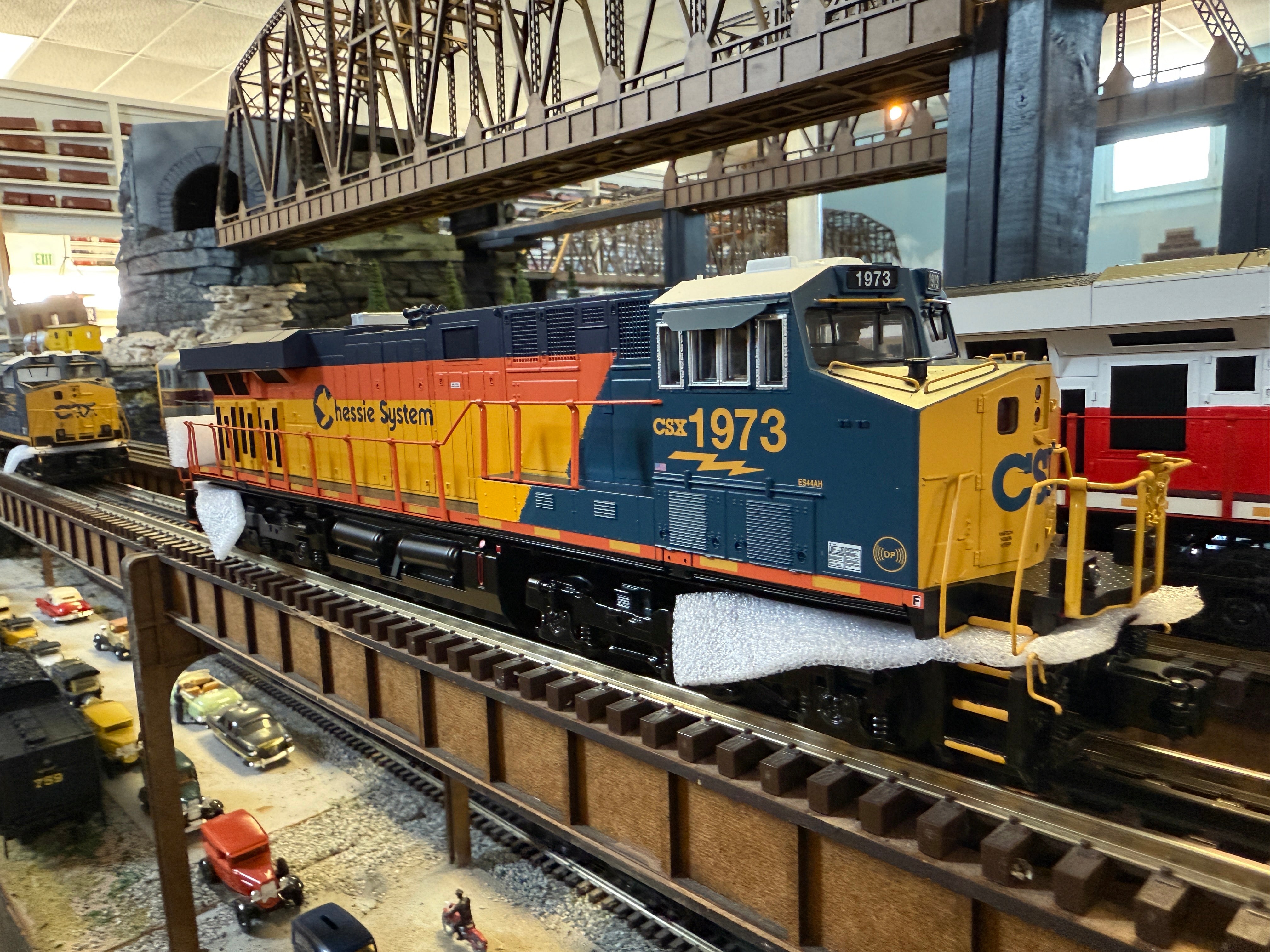 MTH 30-21242-1 - ES44AC Imperial Diesel Engine "CSX" #1973 w/ PS3 (Chessie Heritage)