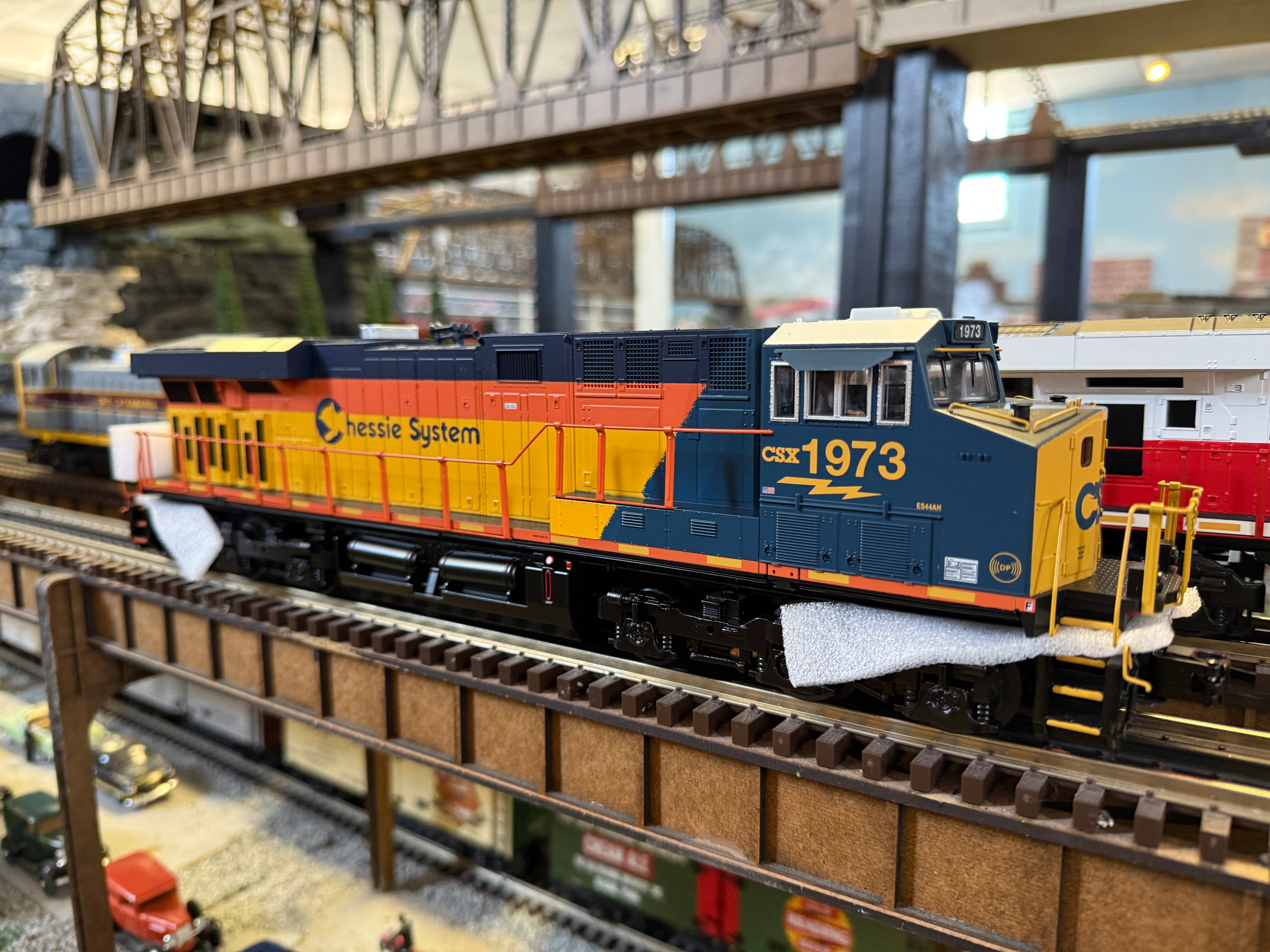 MTH 30-21242-1 - ES44AC Imperial Diesel Engine "CSX" #1973 w/ PS3 (Chessie Heritage)