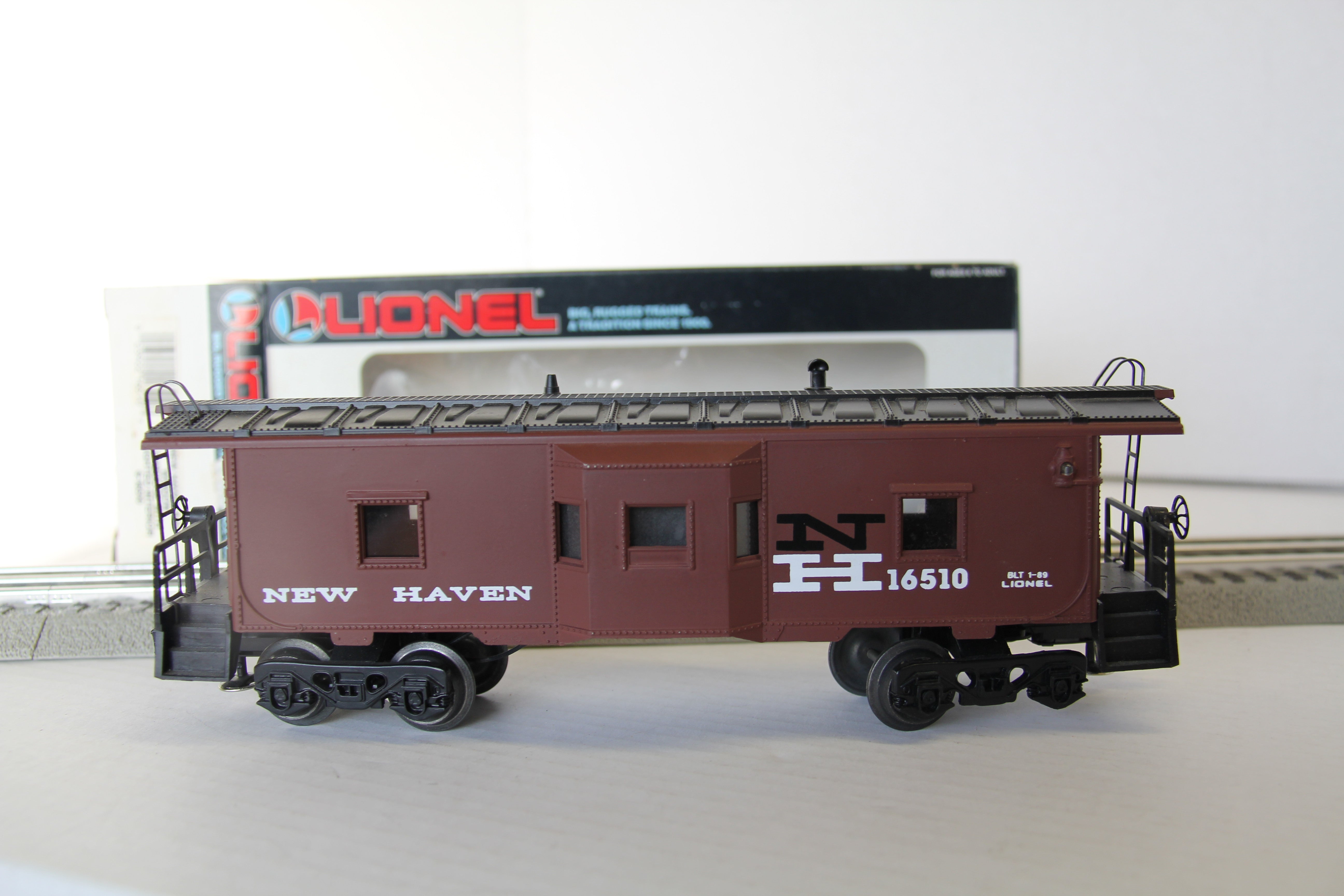 Lionel 6-16510 New Haven Bay Window Caboose with Lighted Interior-Second hand-M4035