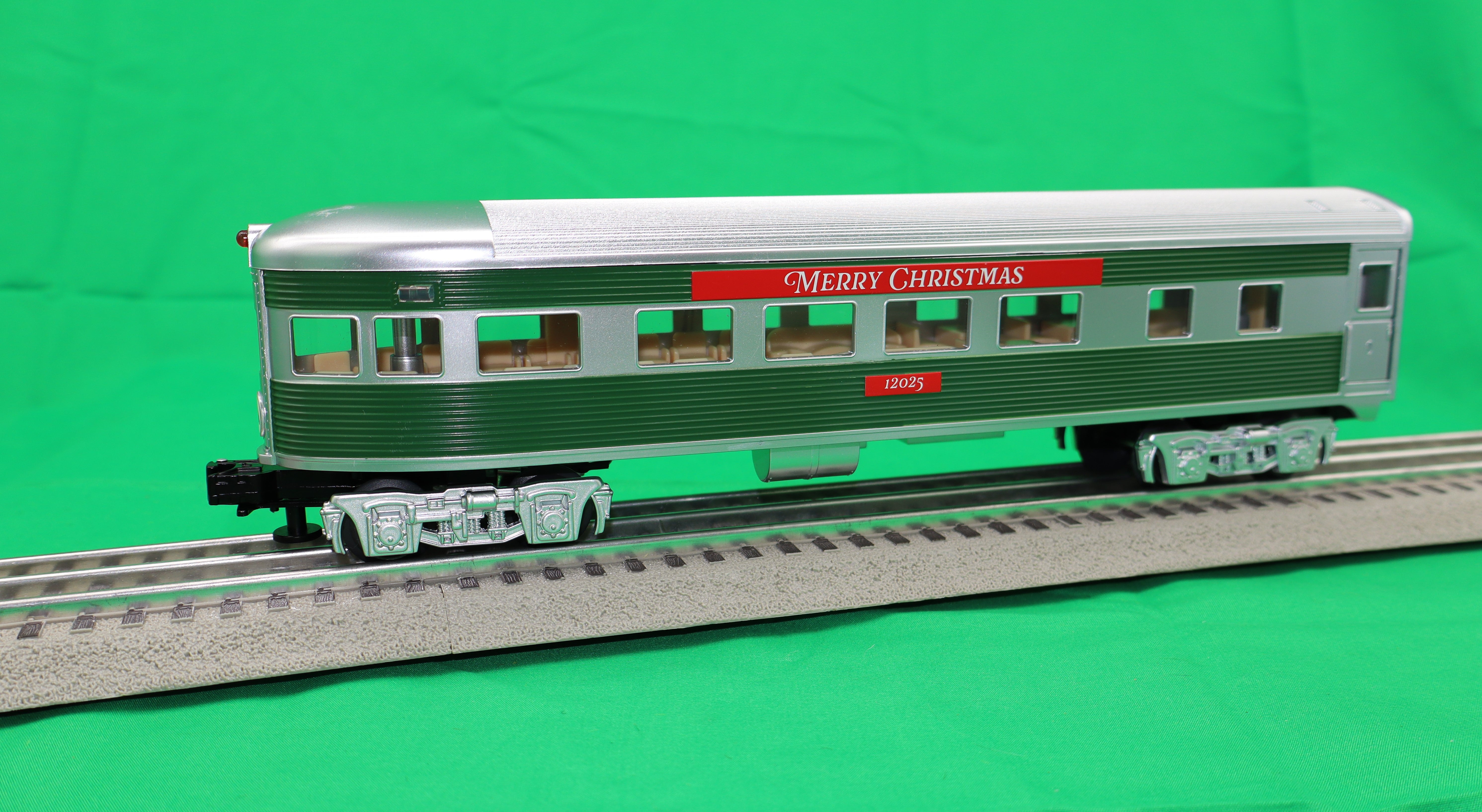 Lionel 2427900 - Streamlined Observation Coach "Christmas" #12025